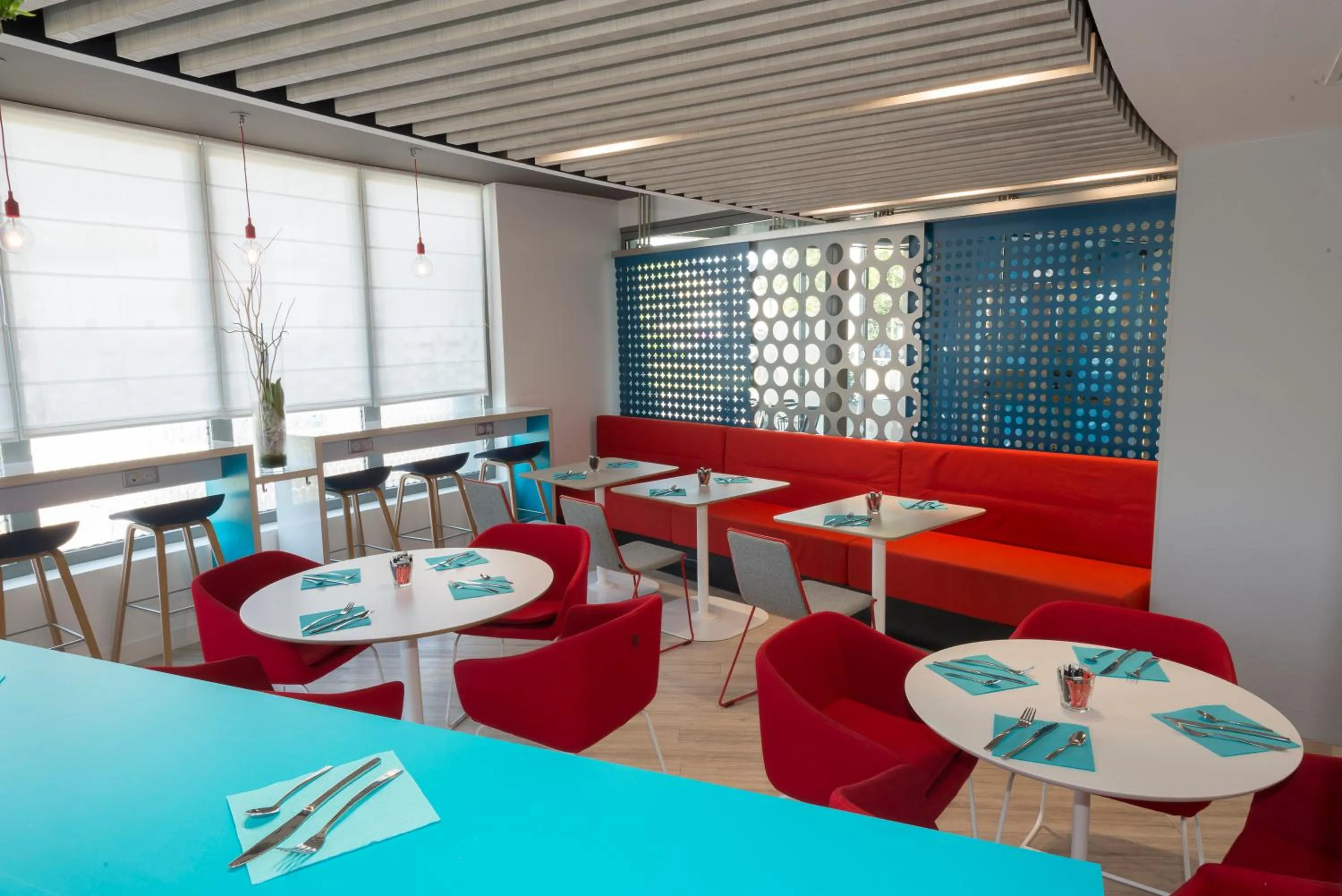 Restaurant/places to eat in Holiday Inn Express Paris - Velizy by IHG