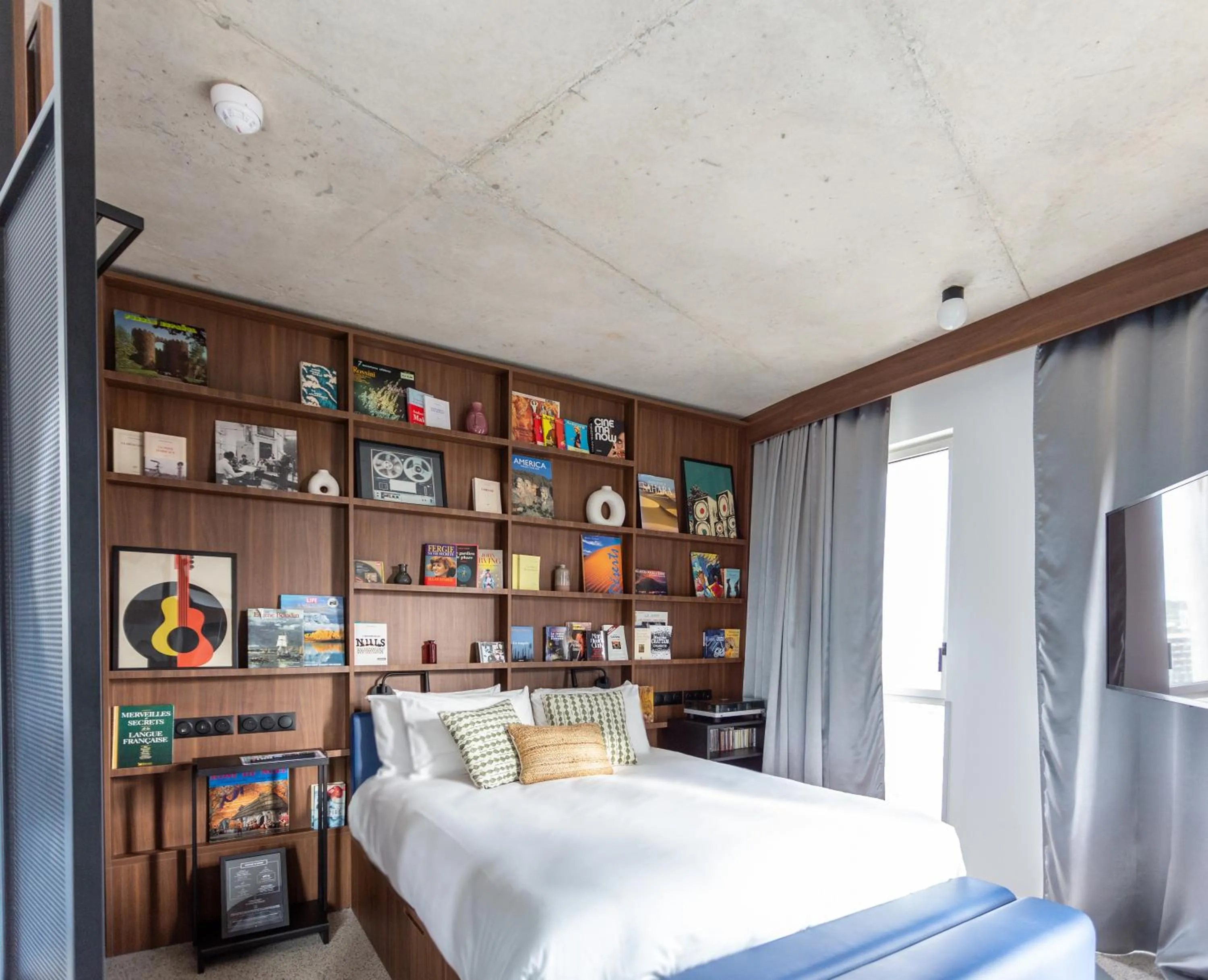 Decorative detail, Bed in JOST Hôtel Bordeaux Centre Gare Saint Jean