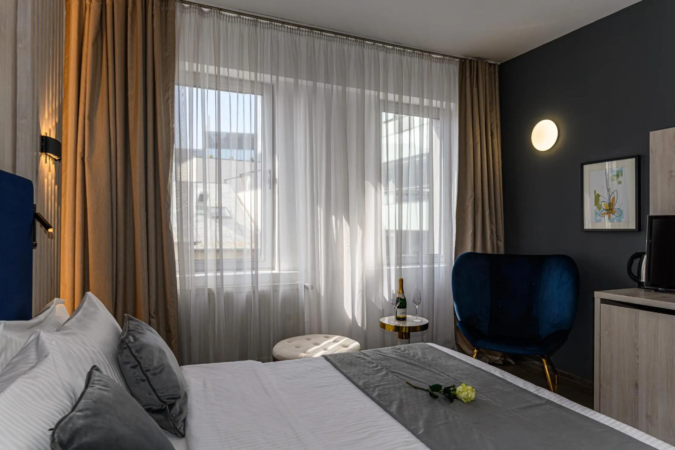 Seating area, Bed in Unique Boutique