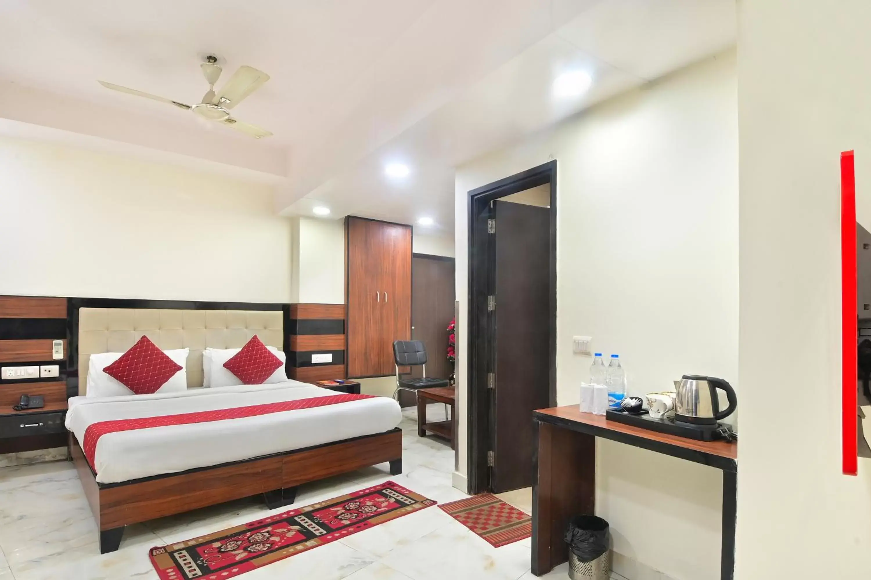 Hotel Emporio View - New Delhi Railway Station - Paharganj Hotel Emporio View - New Delhi Railway Station - Paharganj
