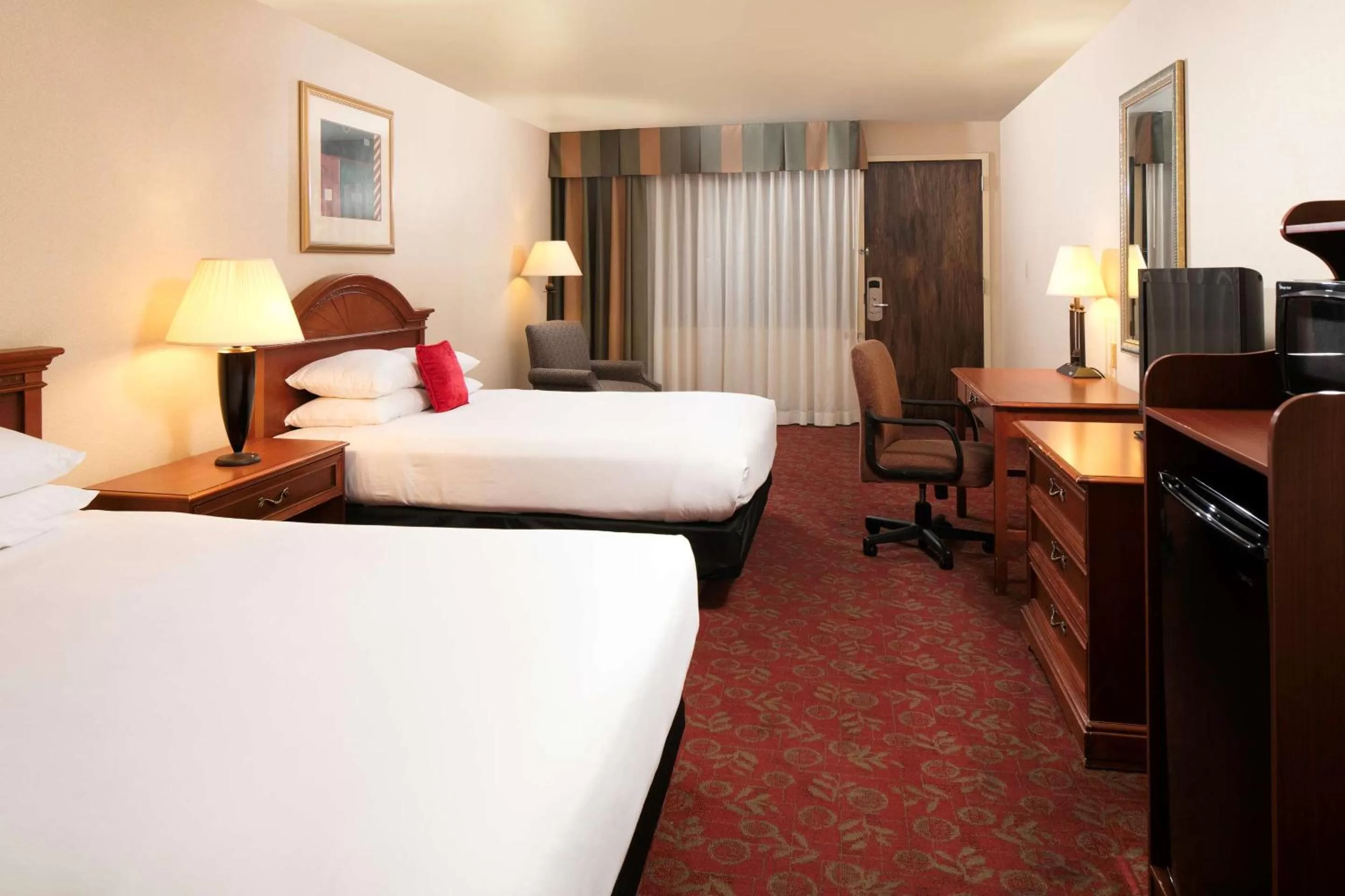 Photo of the whole room, Bed in Red Lion Hotel and Conference Center St. George
