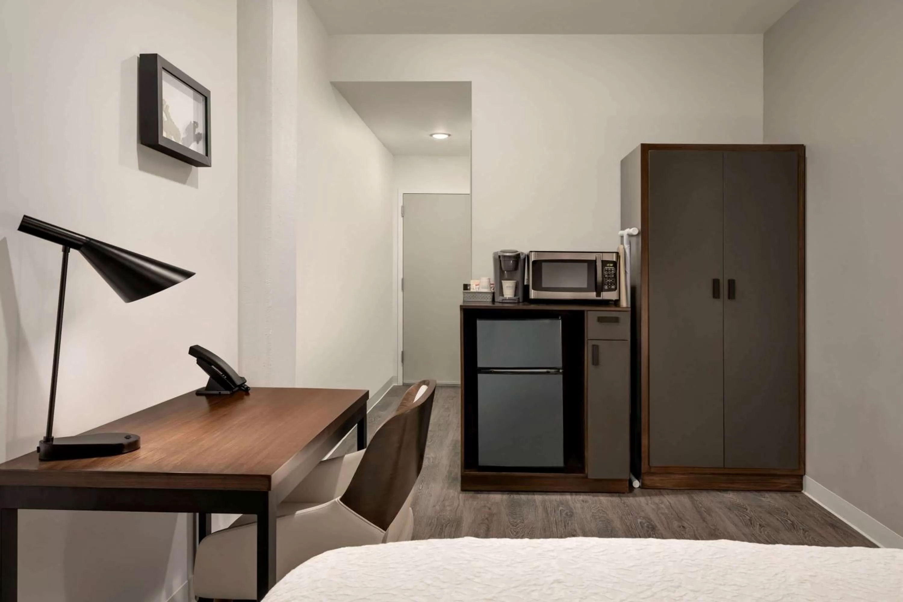 Photo of the whole room in Leavenworth Local Hotel