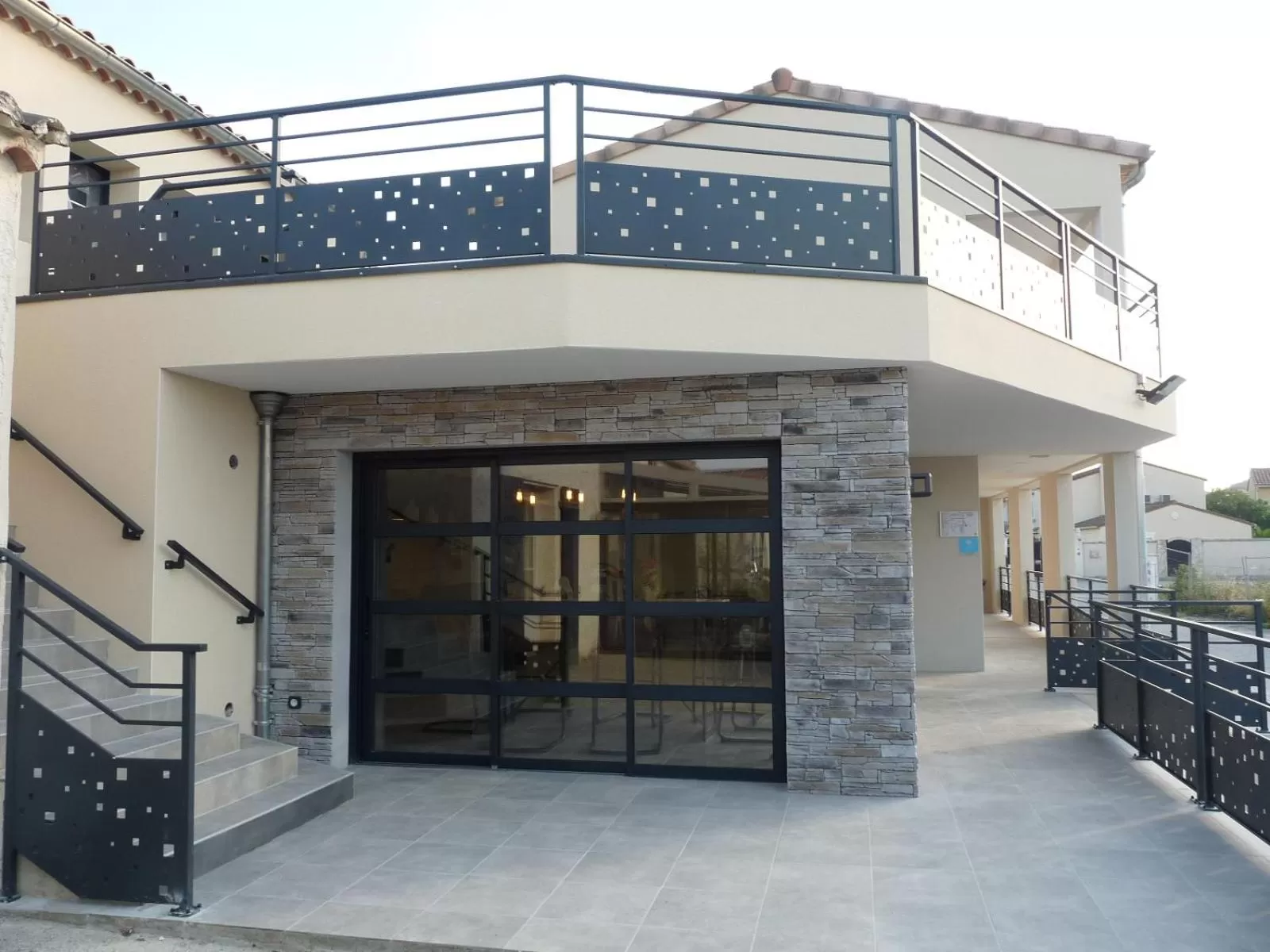 Facade/entrance in L'Horloge Gourmande