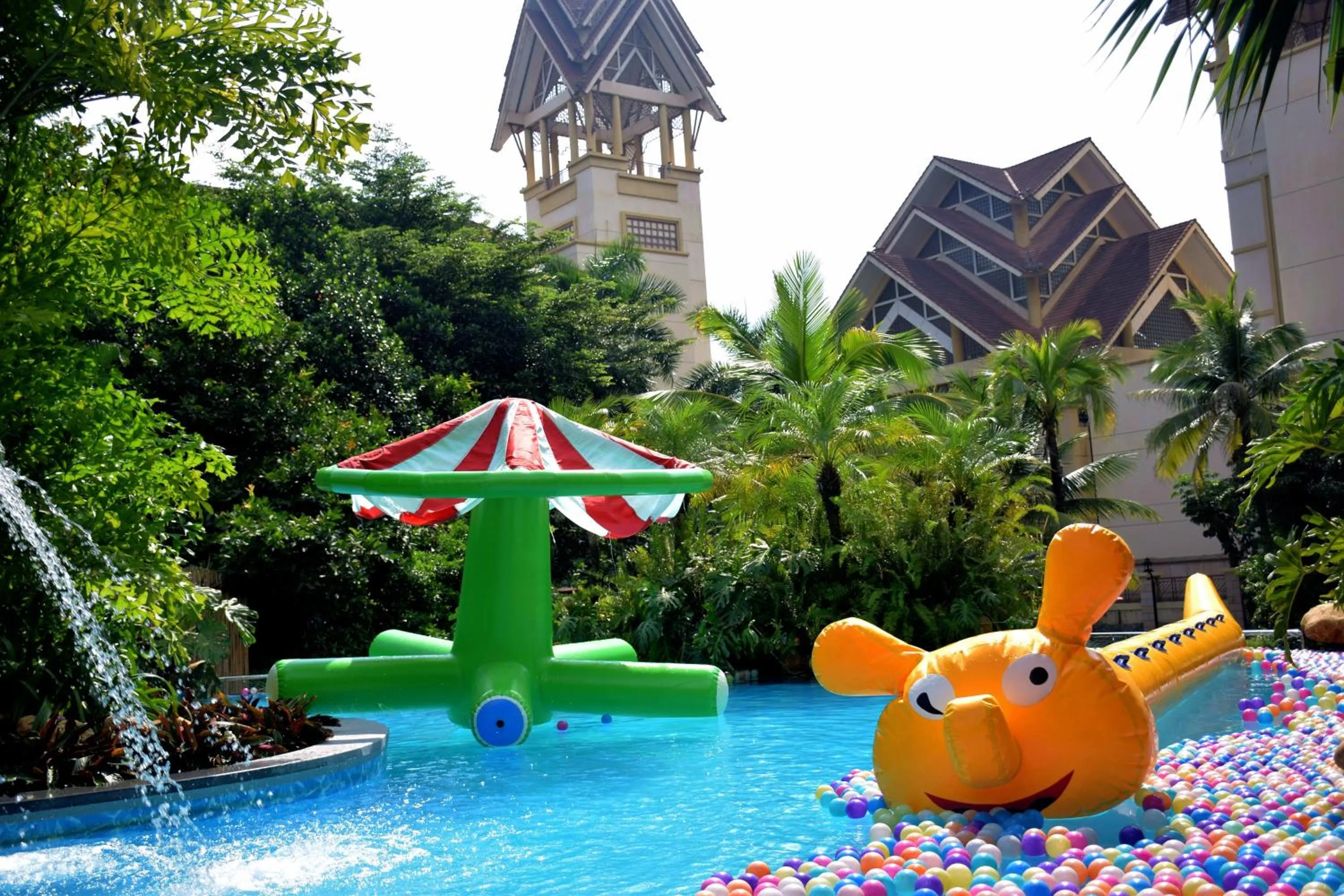 Aqua park in Dongguan Richwood Garden Hotel