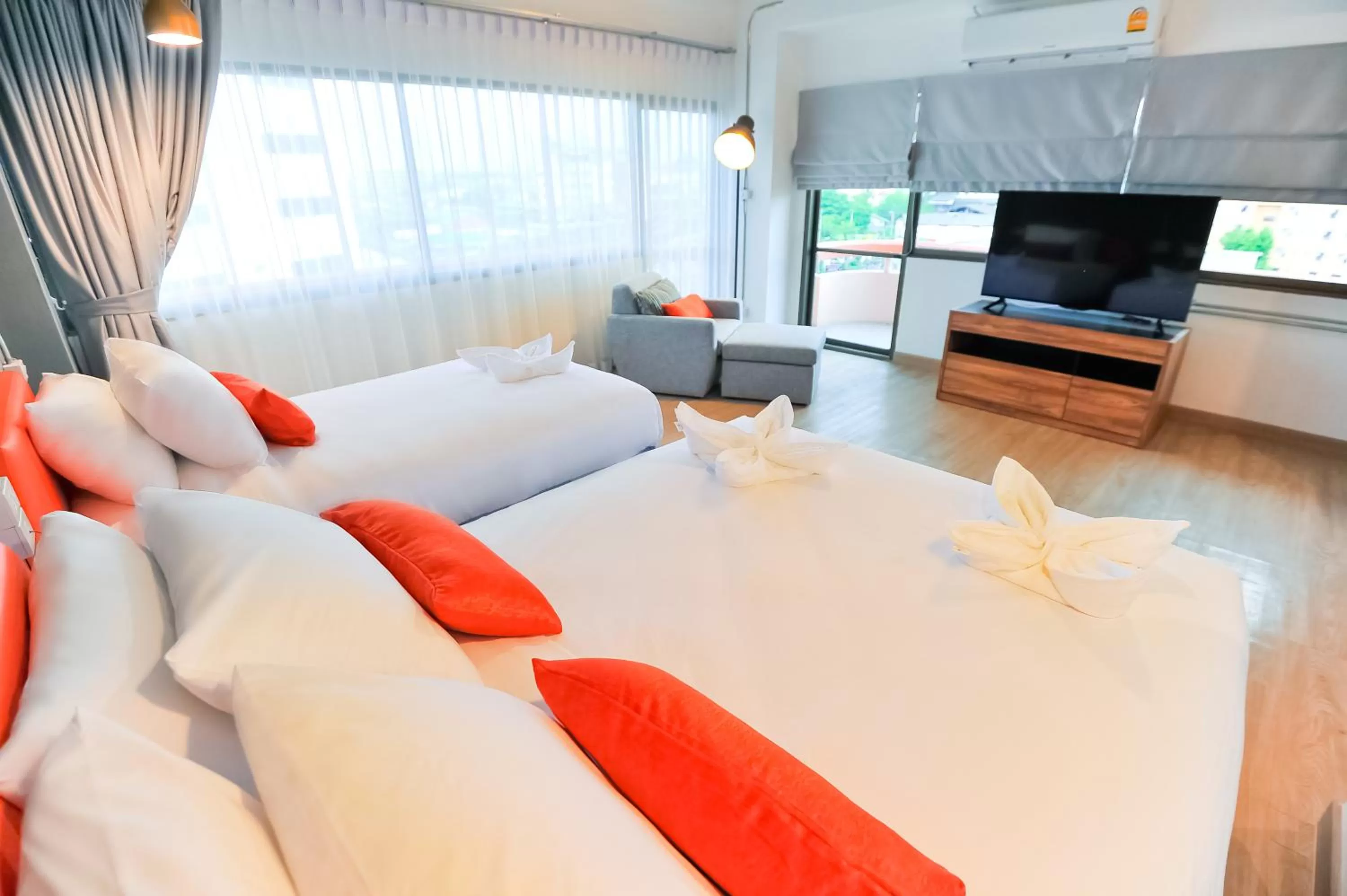 TV and multimedia, Bed in 7 Stays Pattaya Hotel