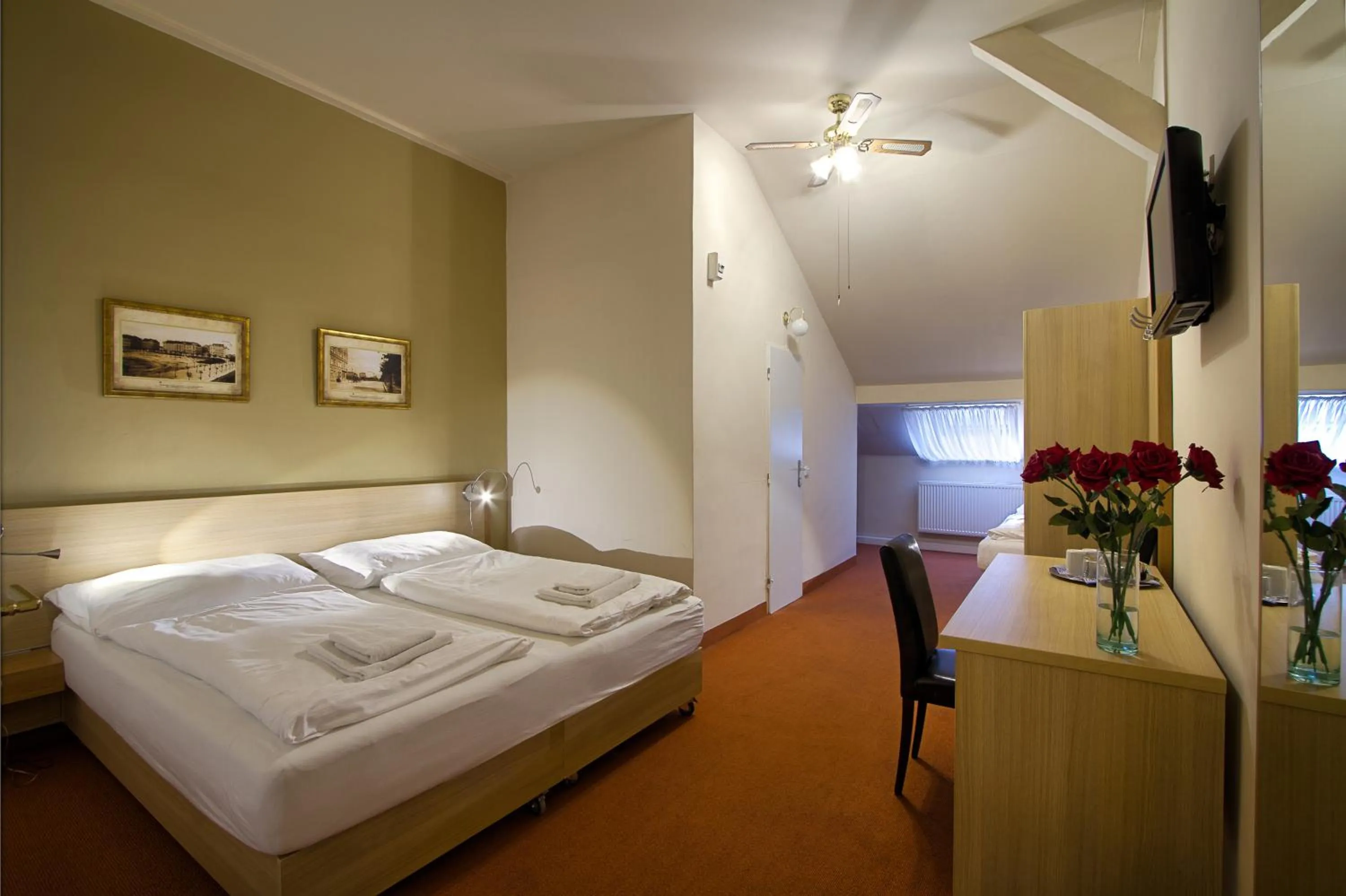 Bedroom, Bed in Hotel Taurus