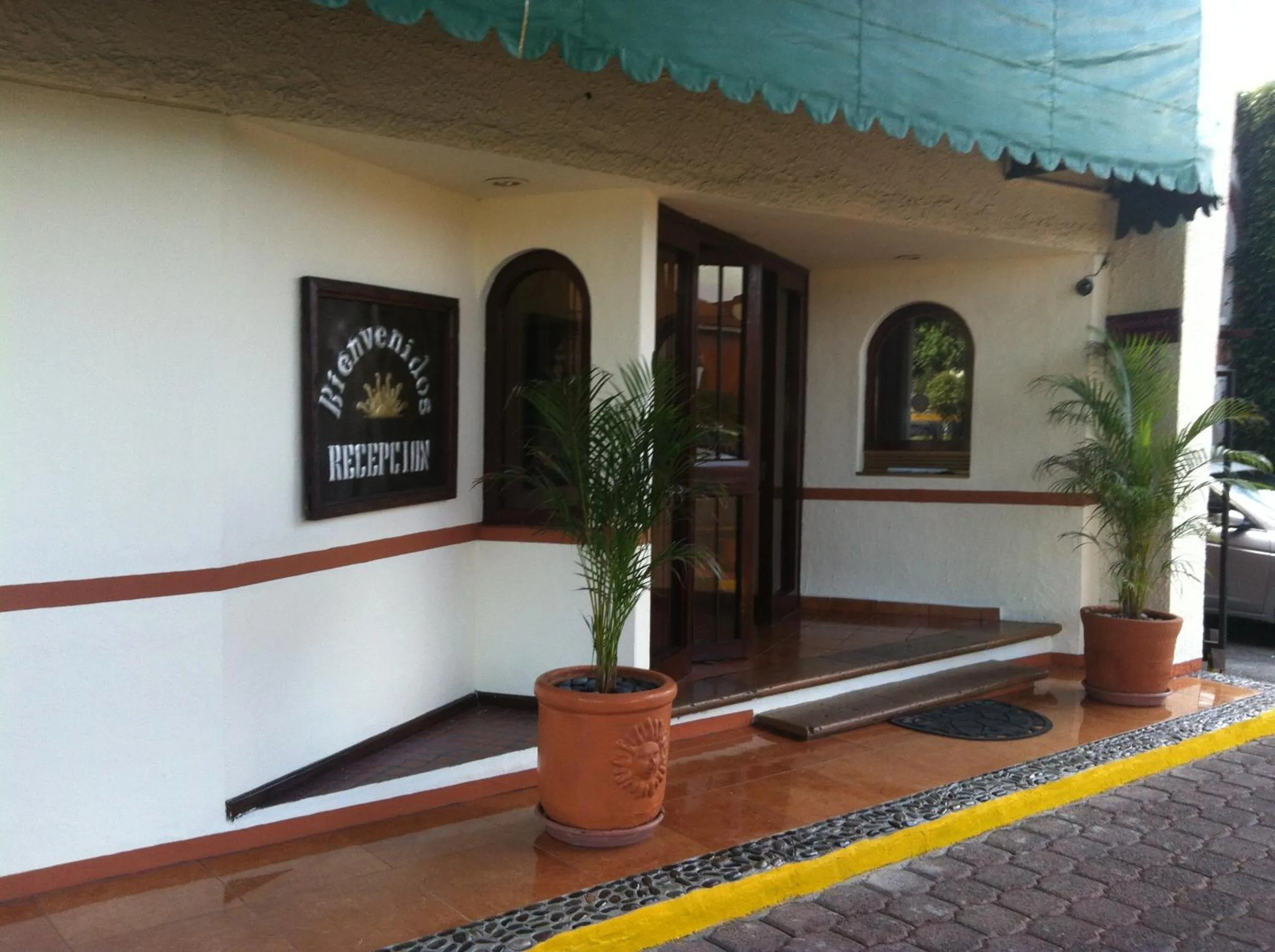 Facade/entrance in Hotel & Suites Villa del Sol