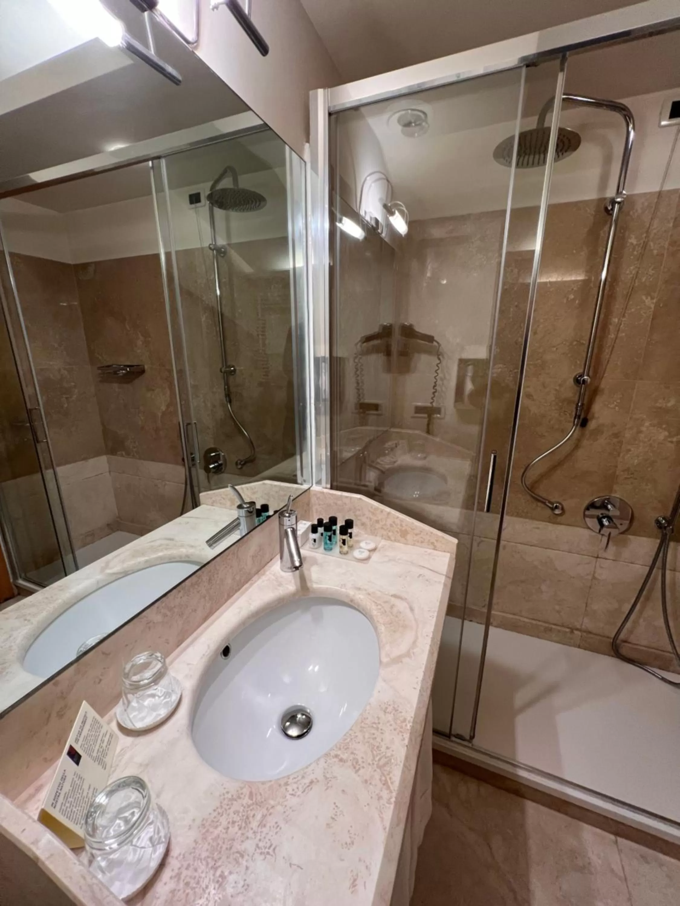 Bathroom in Ruzzini Palace Hotel