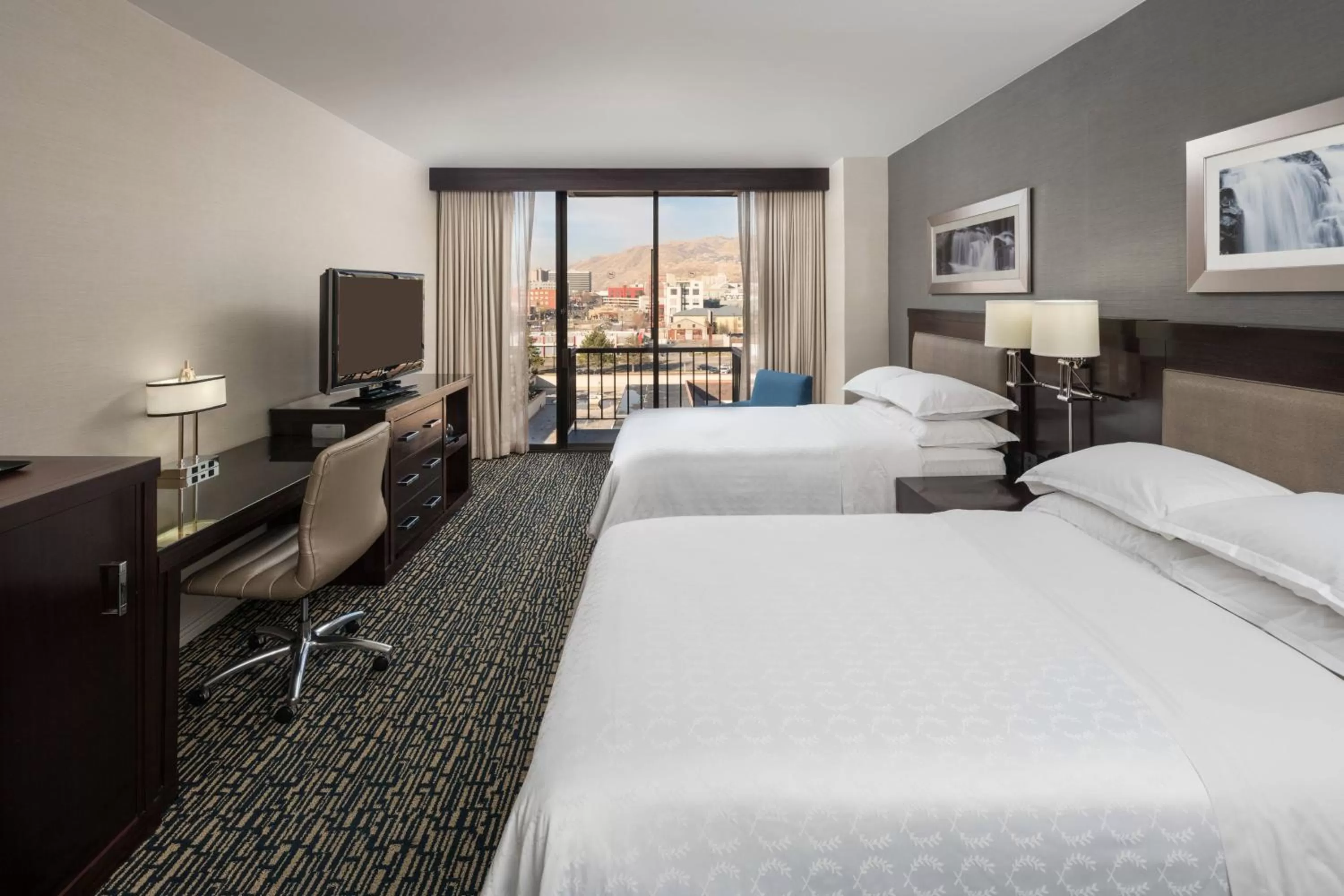 Photo of the whole room, Bed in Sheraton Salt Lake City