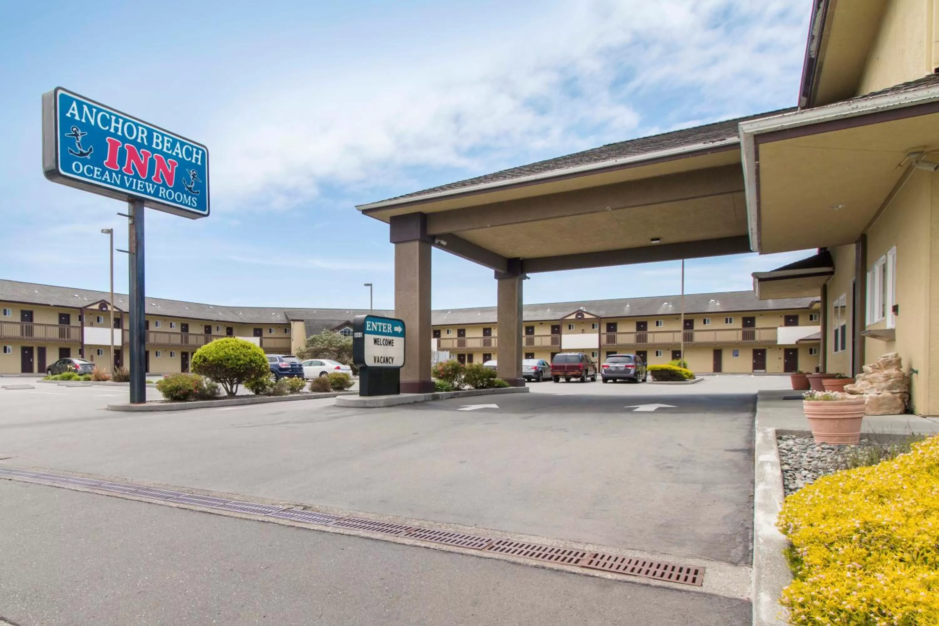 Property building in Anchor Beach Inn