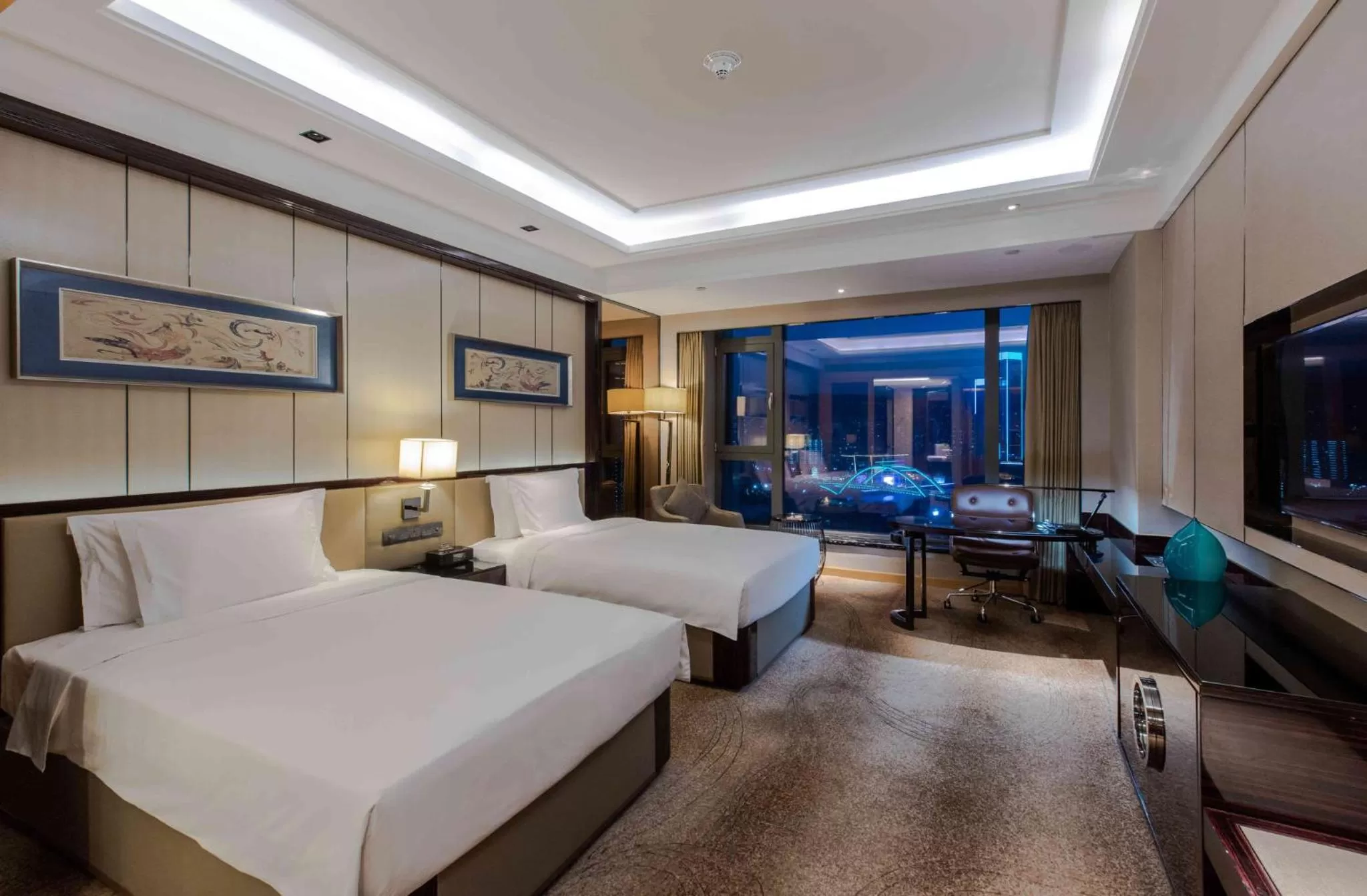Photo of the whole room, Bed in Crowne Plaza Hotel Lanzhou by IHG
