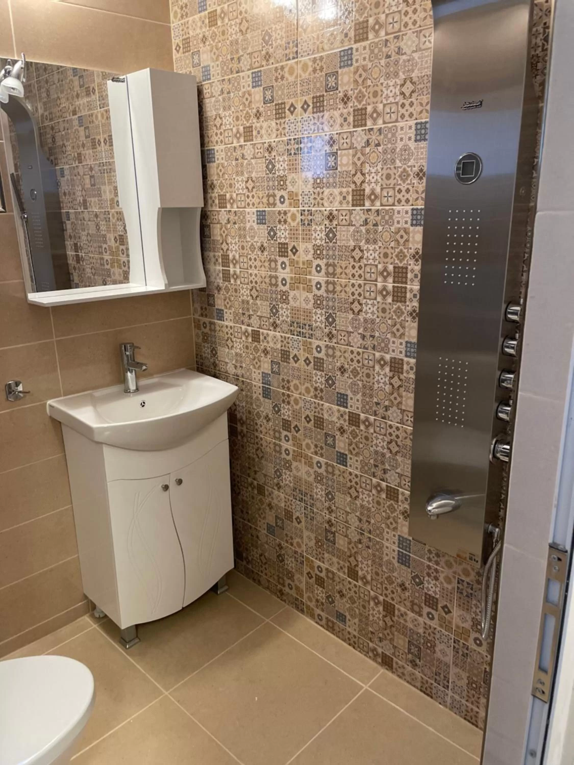 Bathroom in Family Hotel Malibu