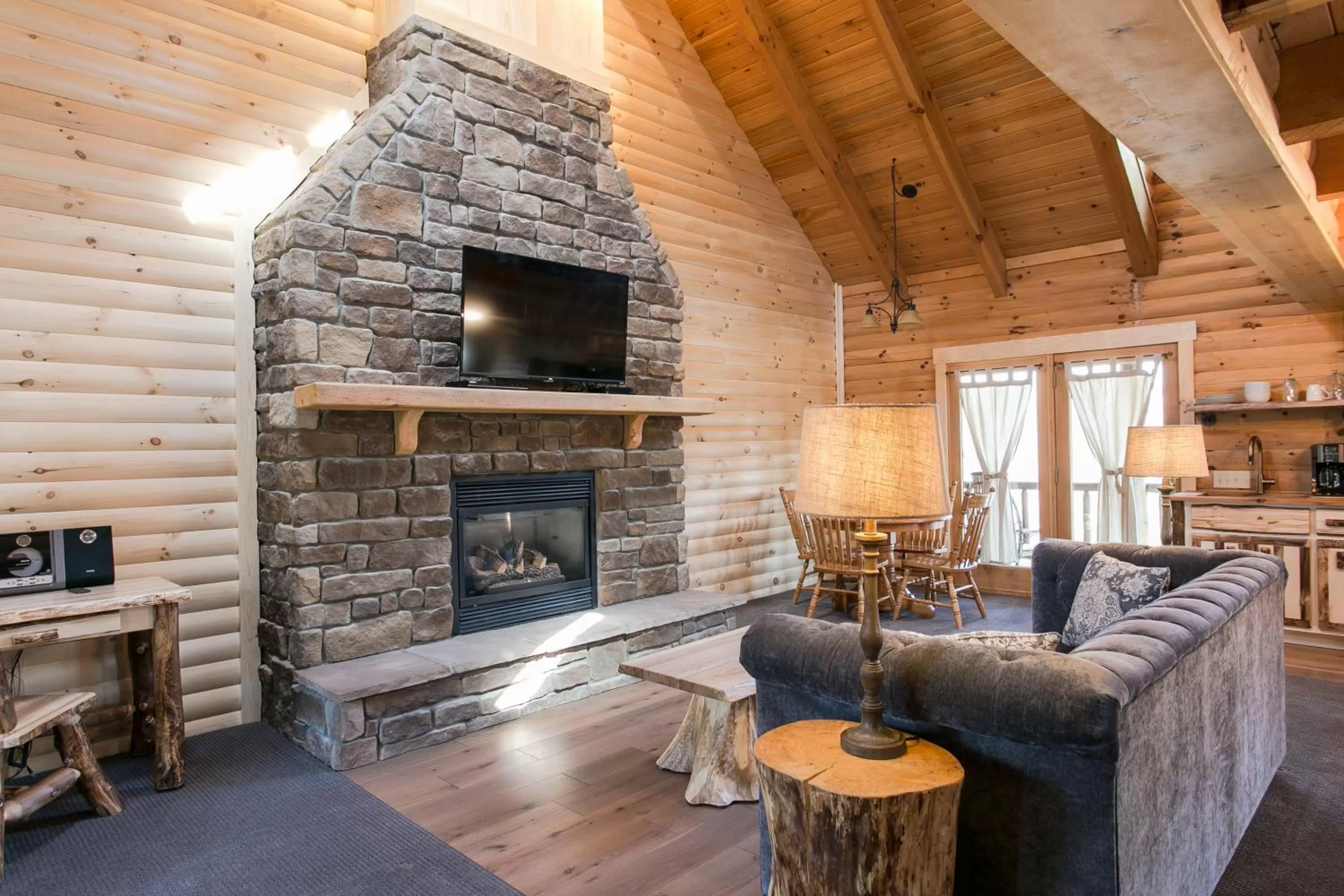 Living room, Seating Area in Coblentz Country Lodge by Amish Country Lodging