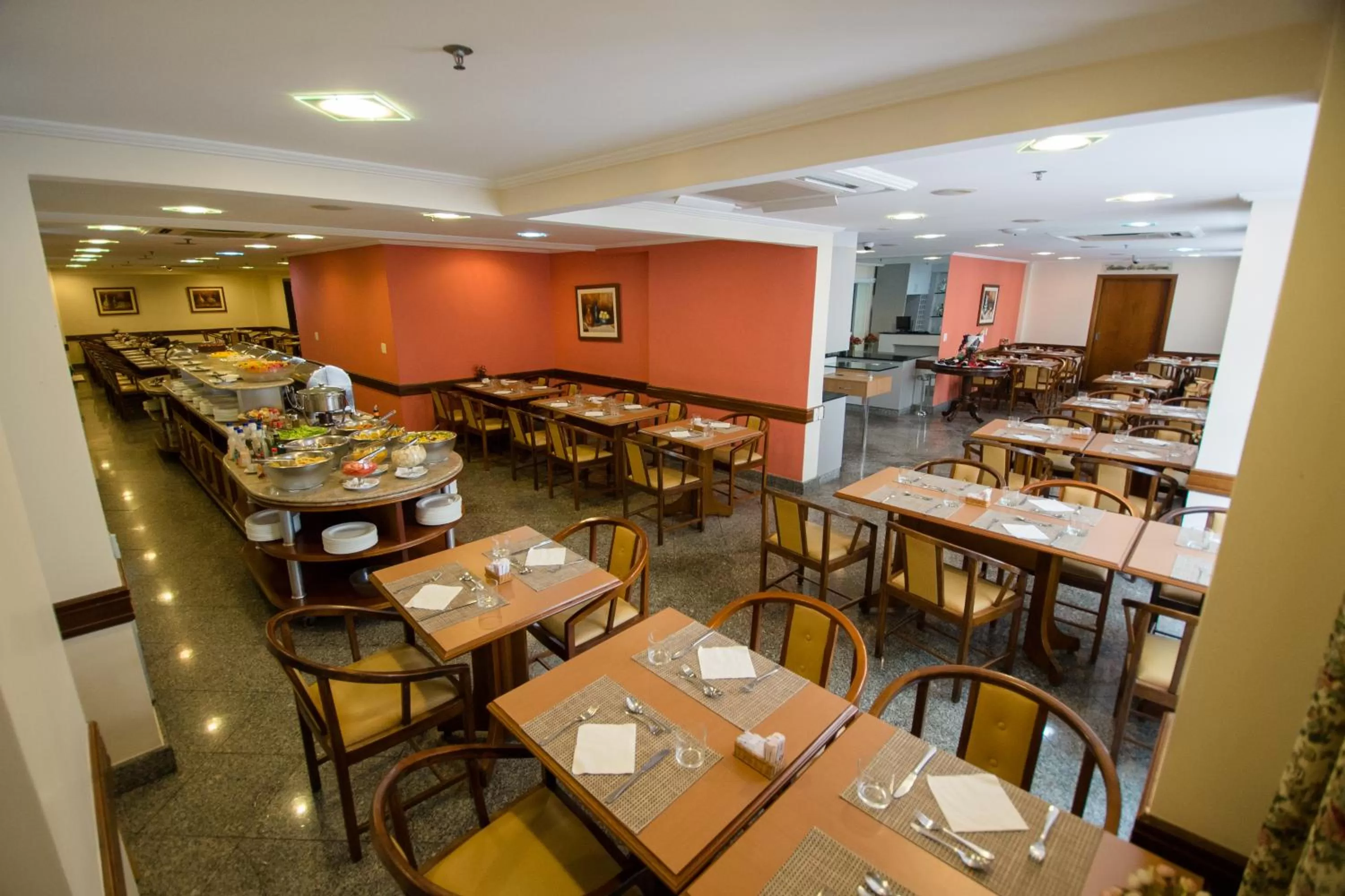 Restaurant/places to eat in Hotel OK