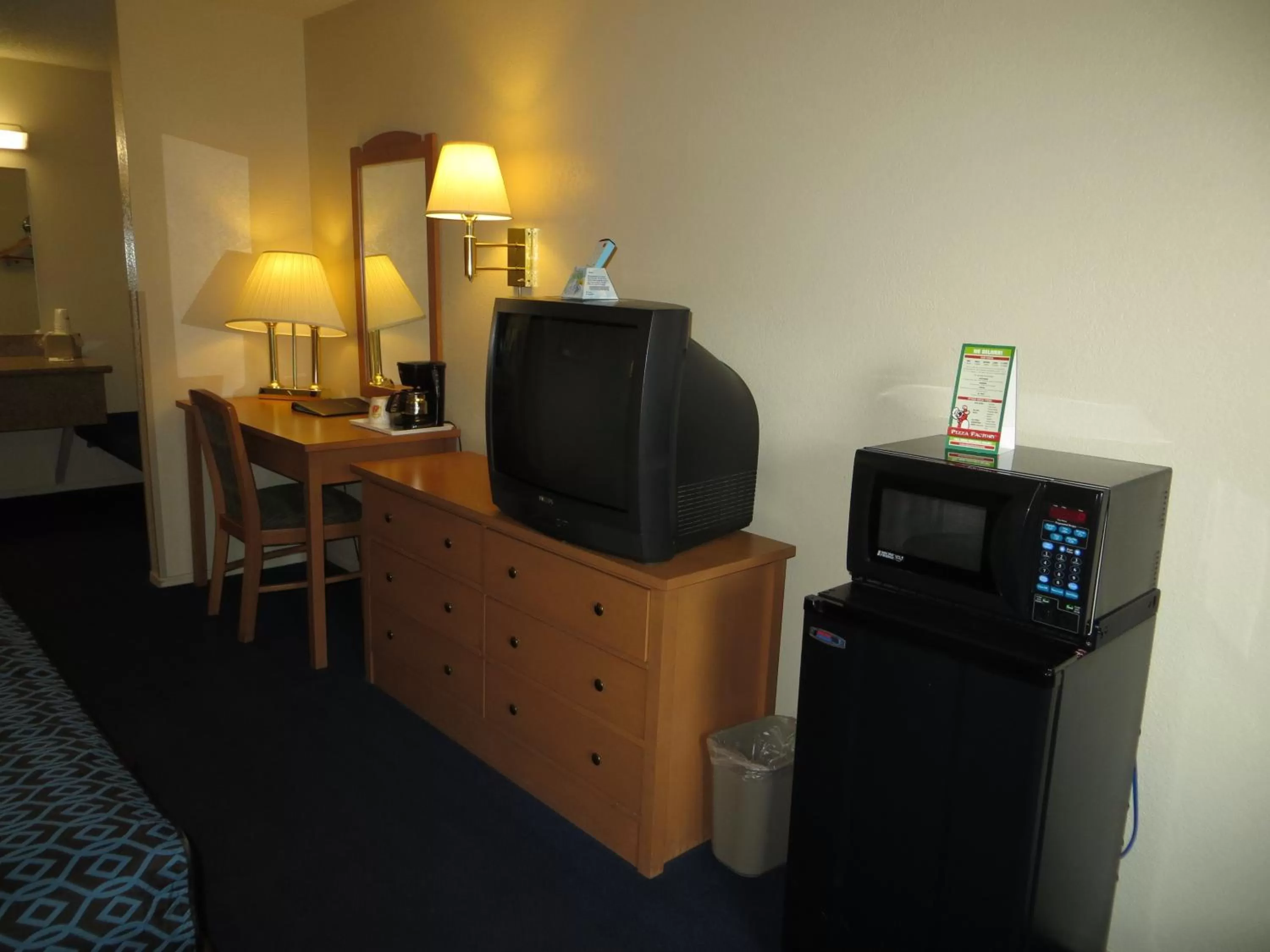 TV and multimedia in Super 8 by Wyndham Susanville