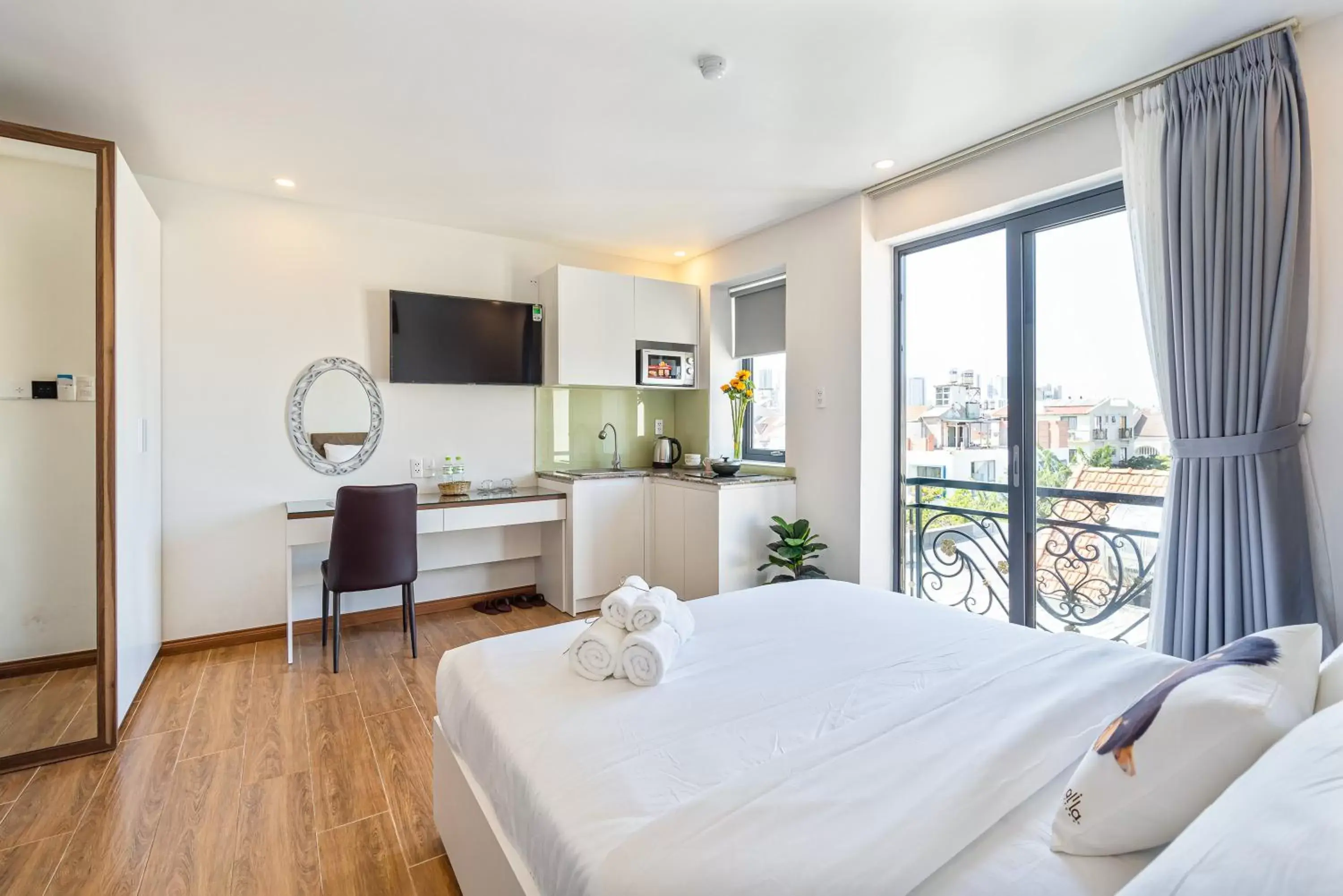 Standard Queen Room in The Royal Hotel & Apartment - Phu My Hung Standard Queen Room in The Royal Hotel & Apartment - Phu My Hung