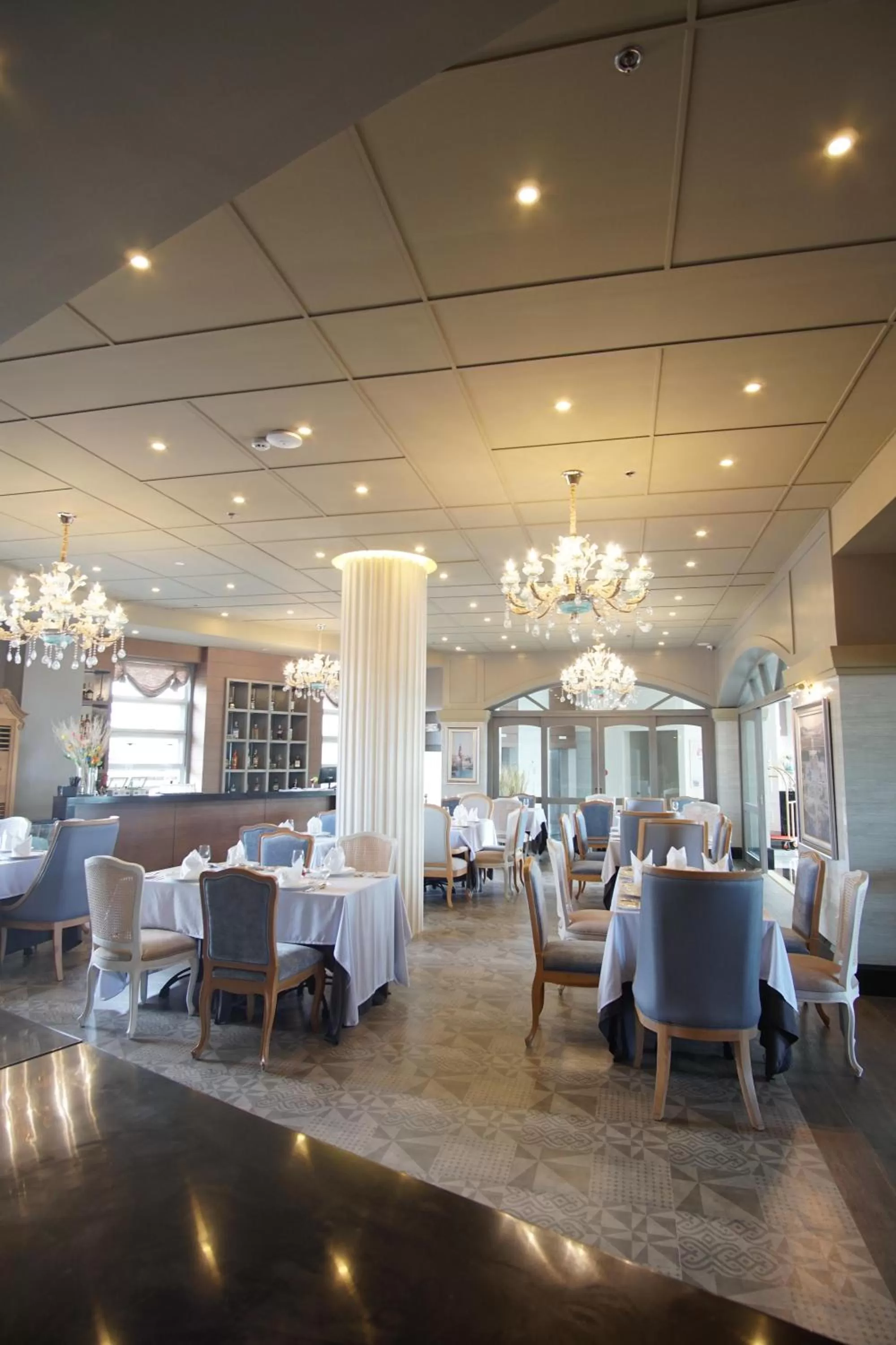 Restaurant/places to eat in Hotel Carlito Tagaytay