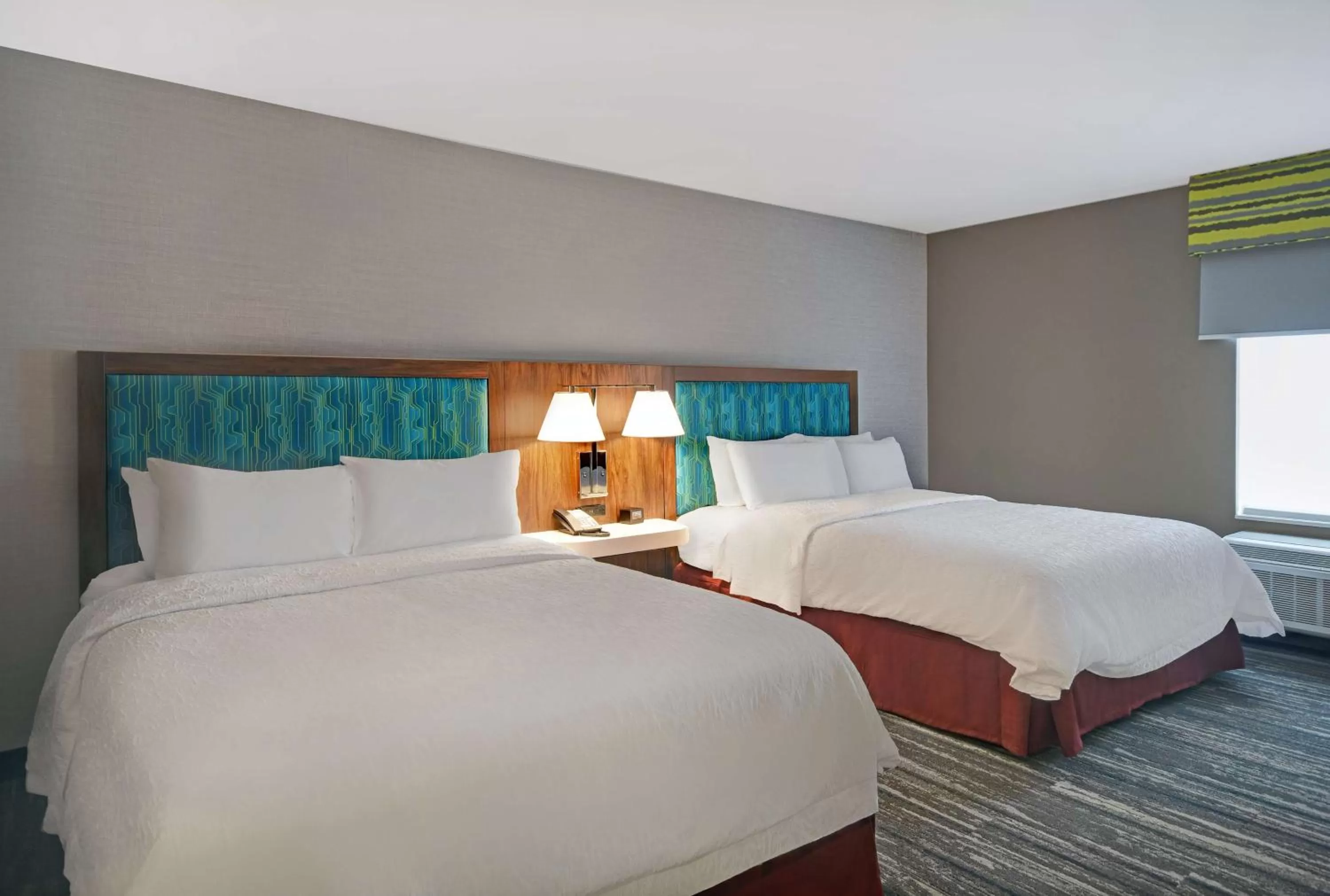 Bed in Hampton Inn Cave City, KY