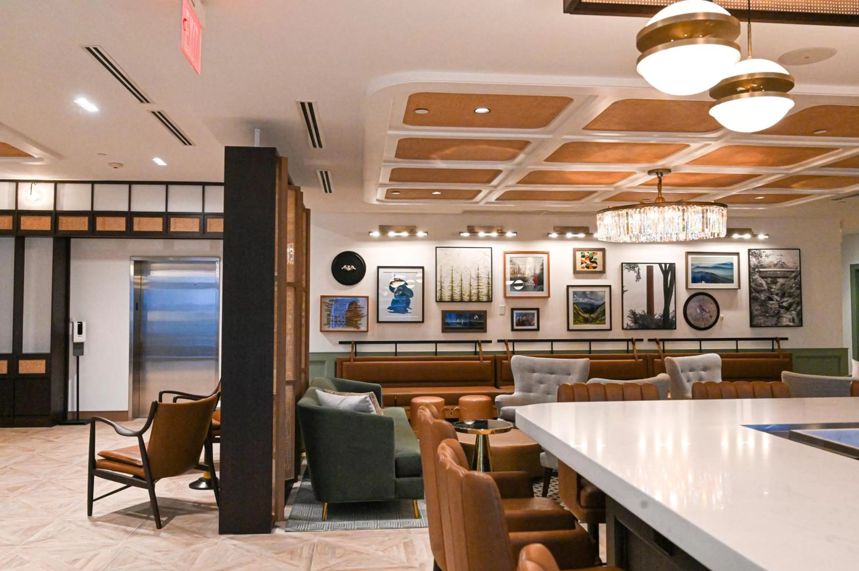 Restaurant/places to eat in Six South St. Hotel