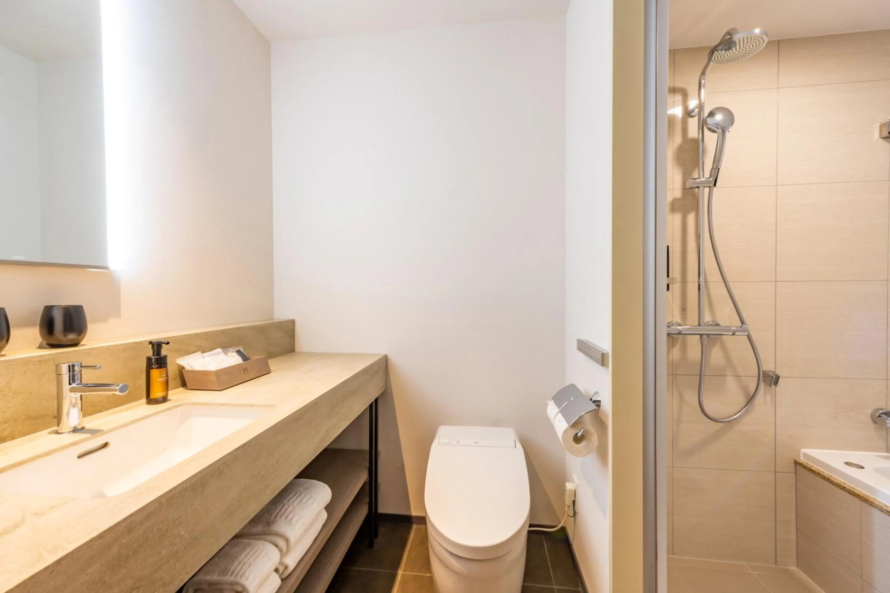 Standard Hollywood Twin Room - Smoking (E-Cigarets Only) in The Gate Hotel Kyoto Takasegawa by Hulic