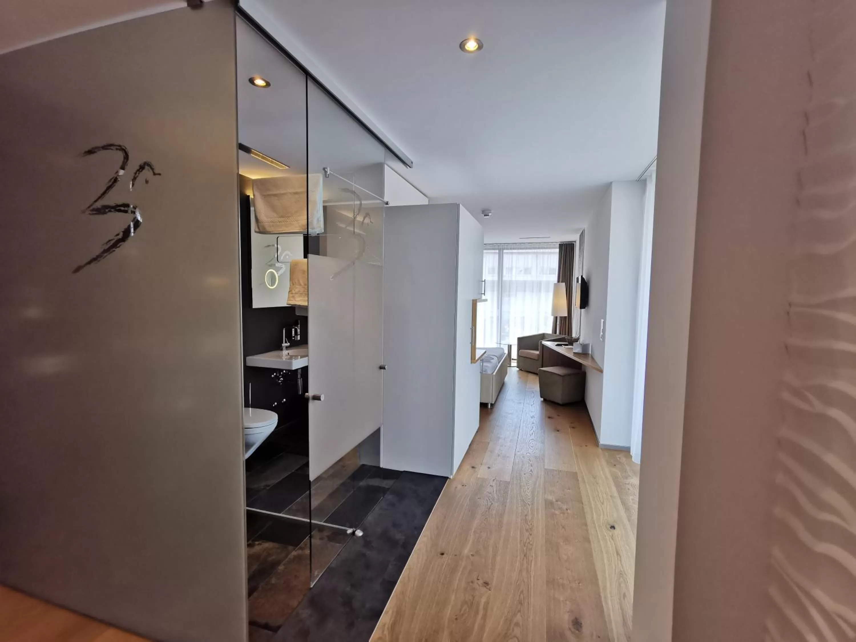 Photo of the whole room in Hotel Birdlodge