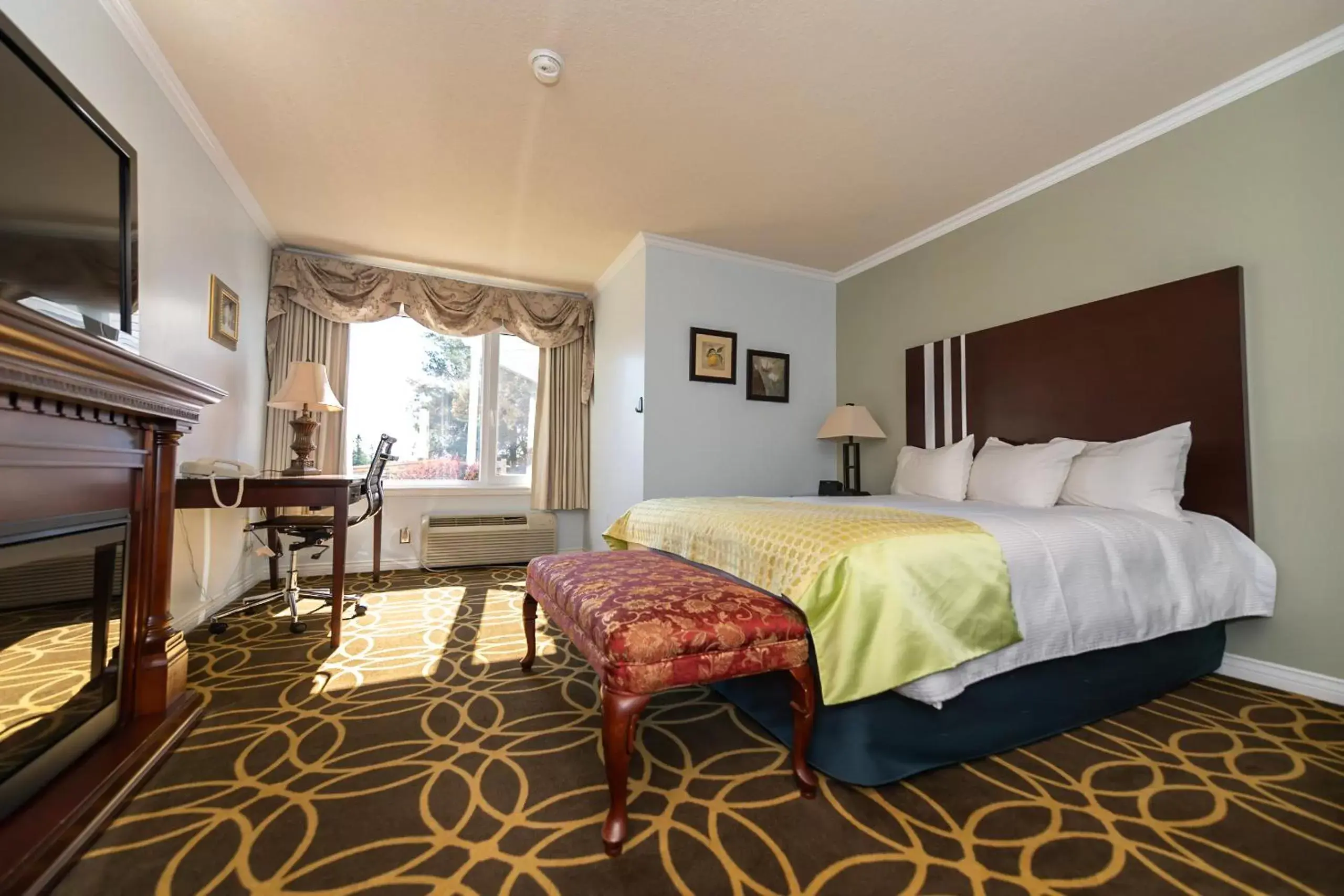 Deluxe Queen Room - single occupancy in Auberge Gisele's Inn Deluxe Queen Room - single occupancy in Auberge Gisele's Inn