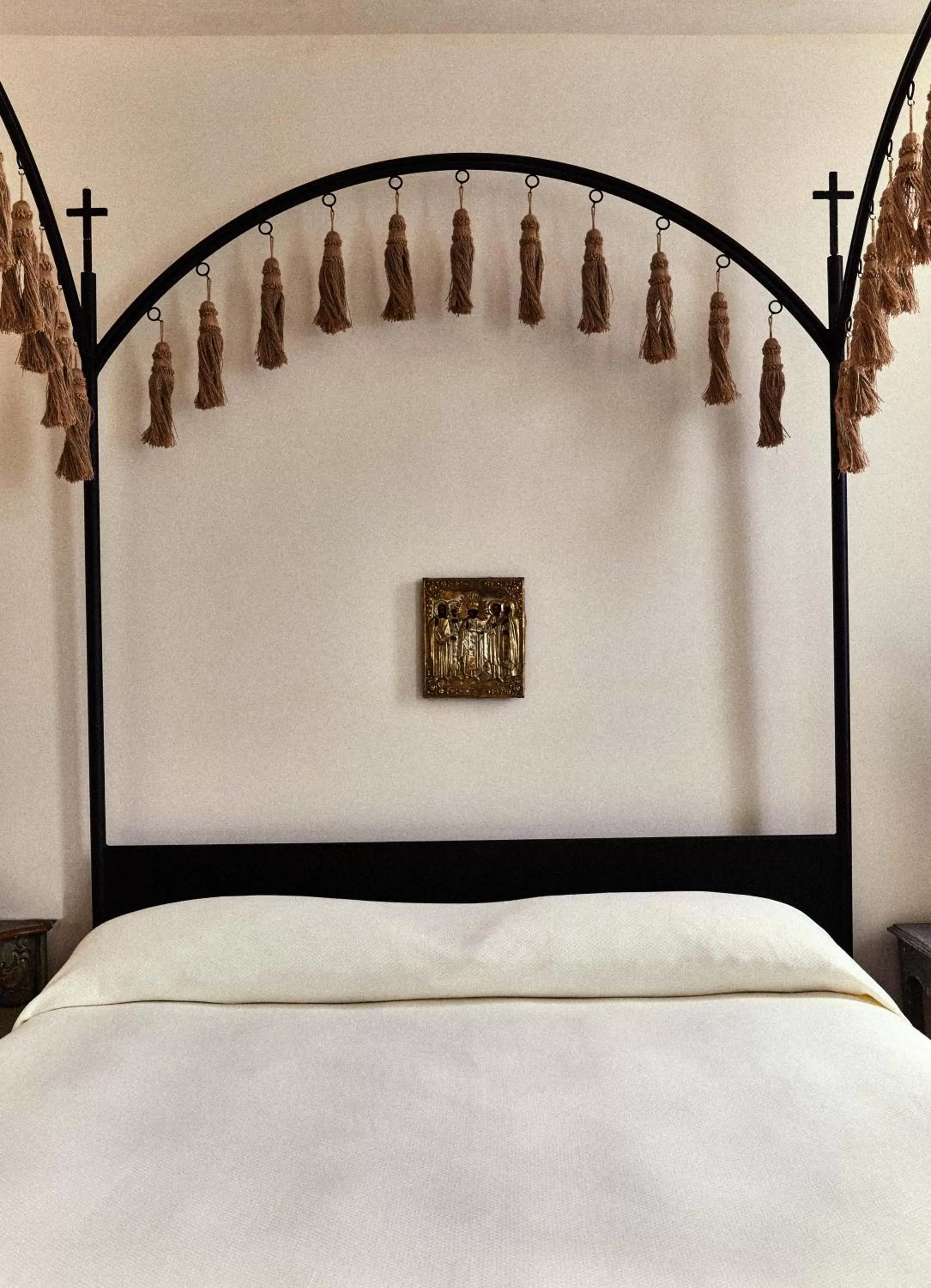 Bed in Hotel Peter and Paul, an Ash Hotel