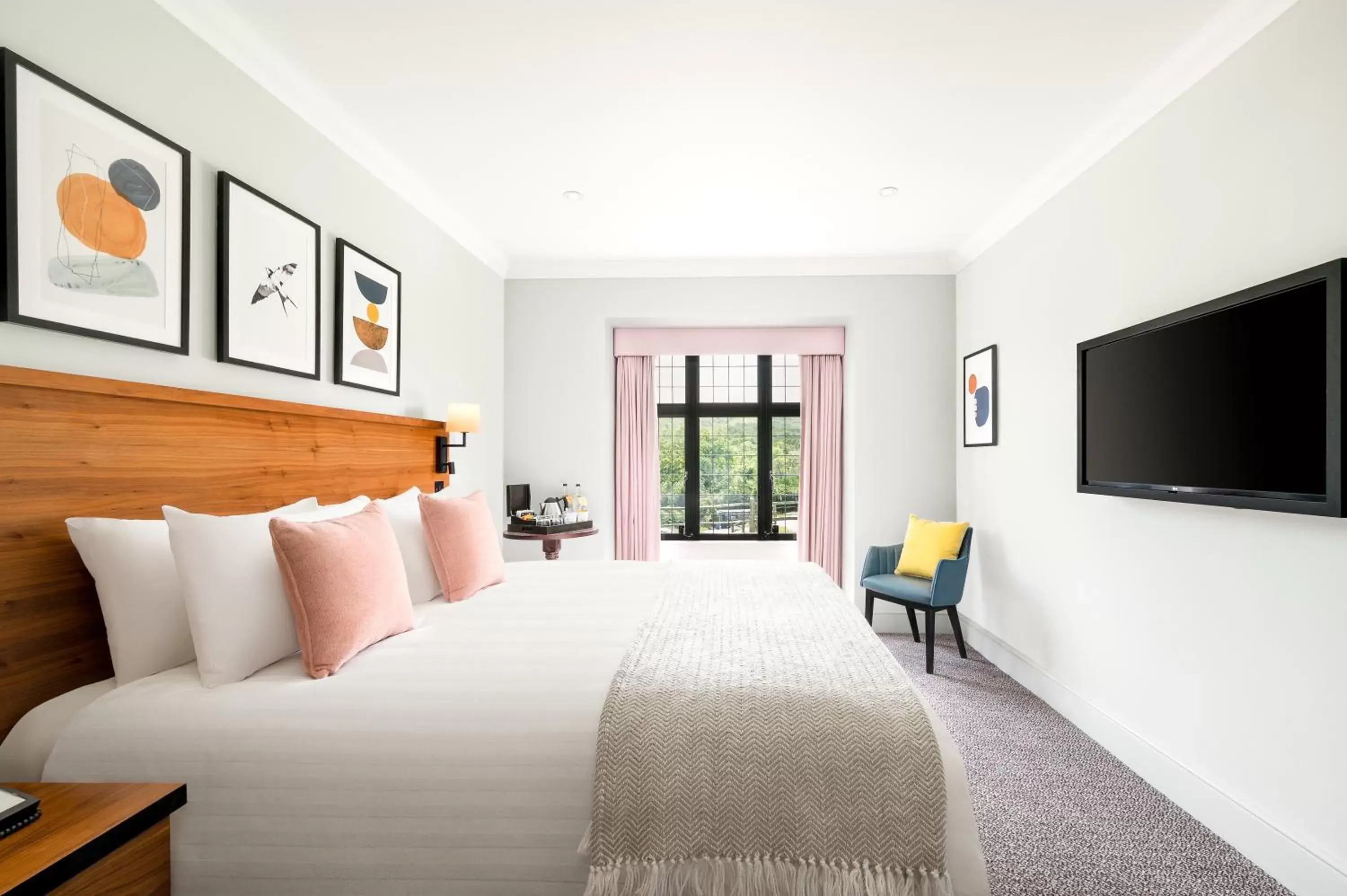 Premium Queen Room - Accessible in voco Lythe Hill Hotel & Spa by IHG Premium Queen Room - Accessible in voco Lythe Hill Hotel & Spa by IHG