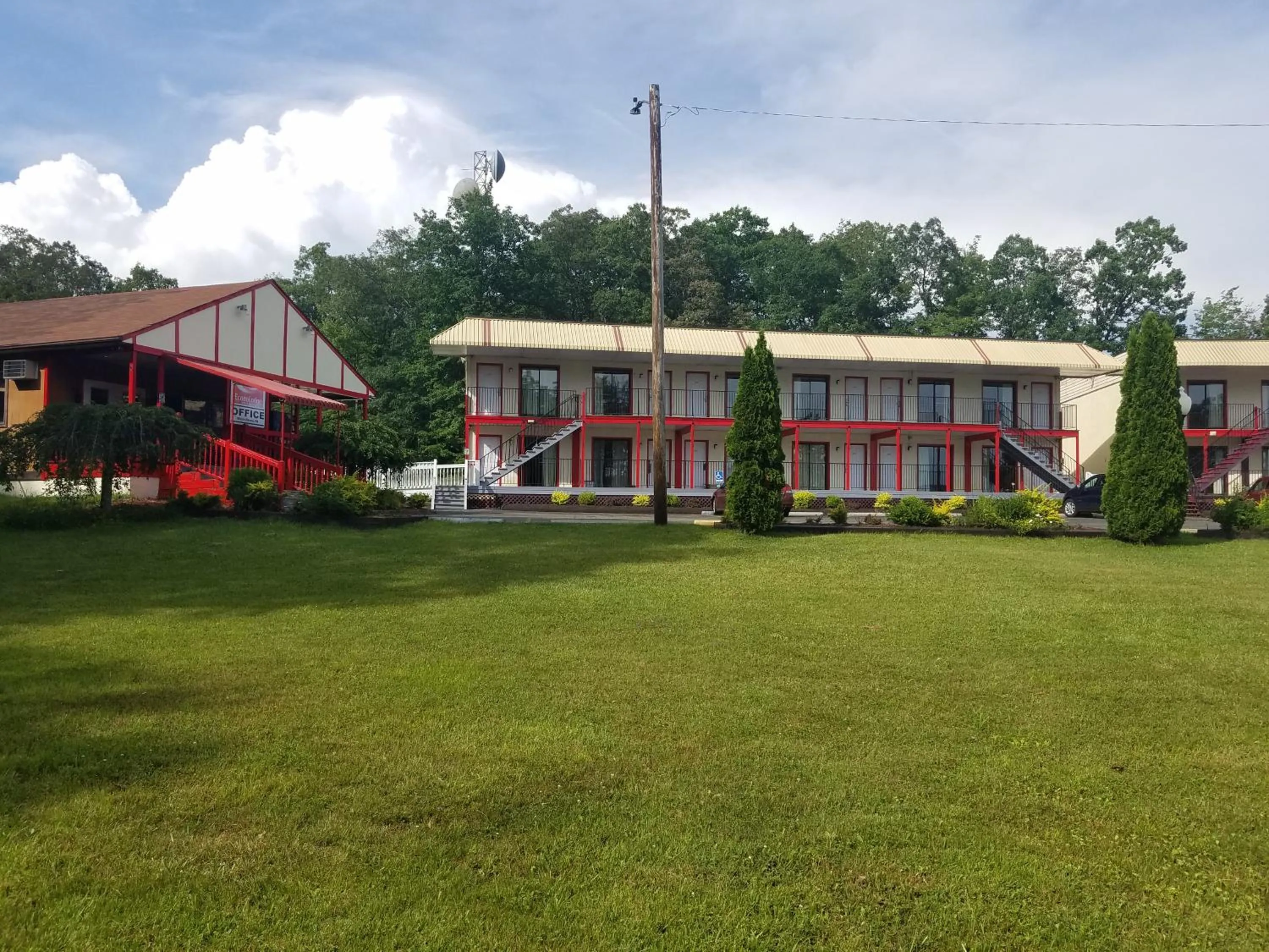 Econo Lodge Inn & Suites Lake Harmony - Pocono Mountains Area