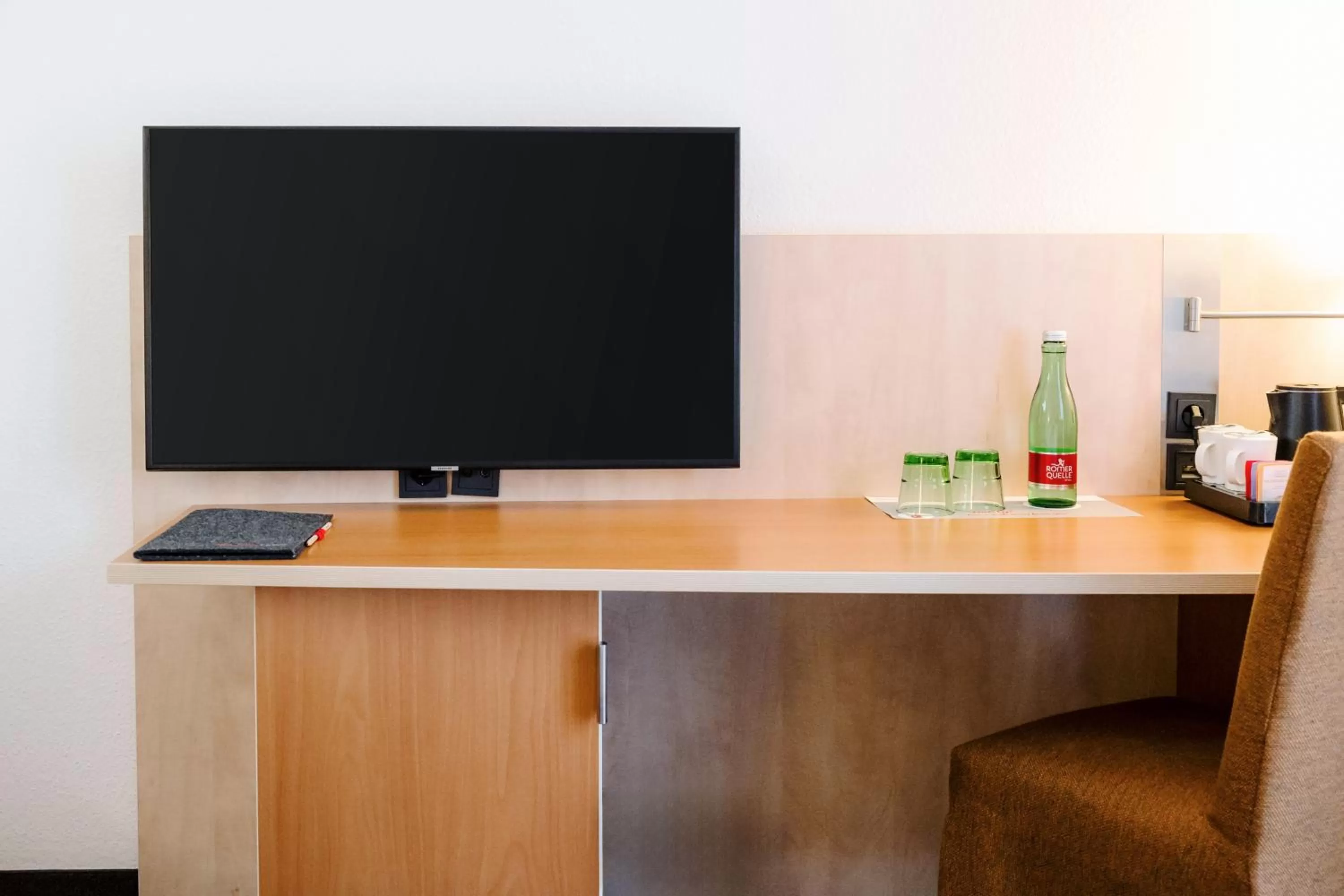 TV and multimedia in IntercityHotel Wien