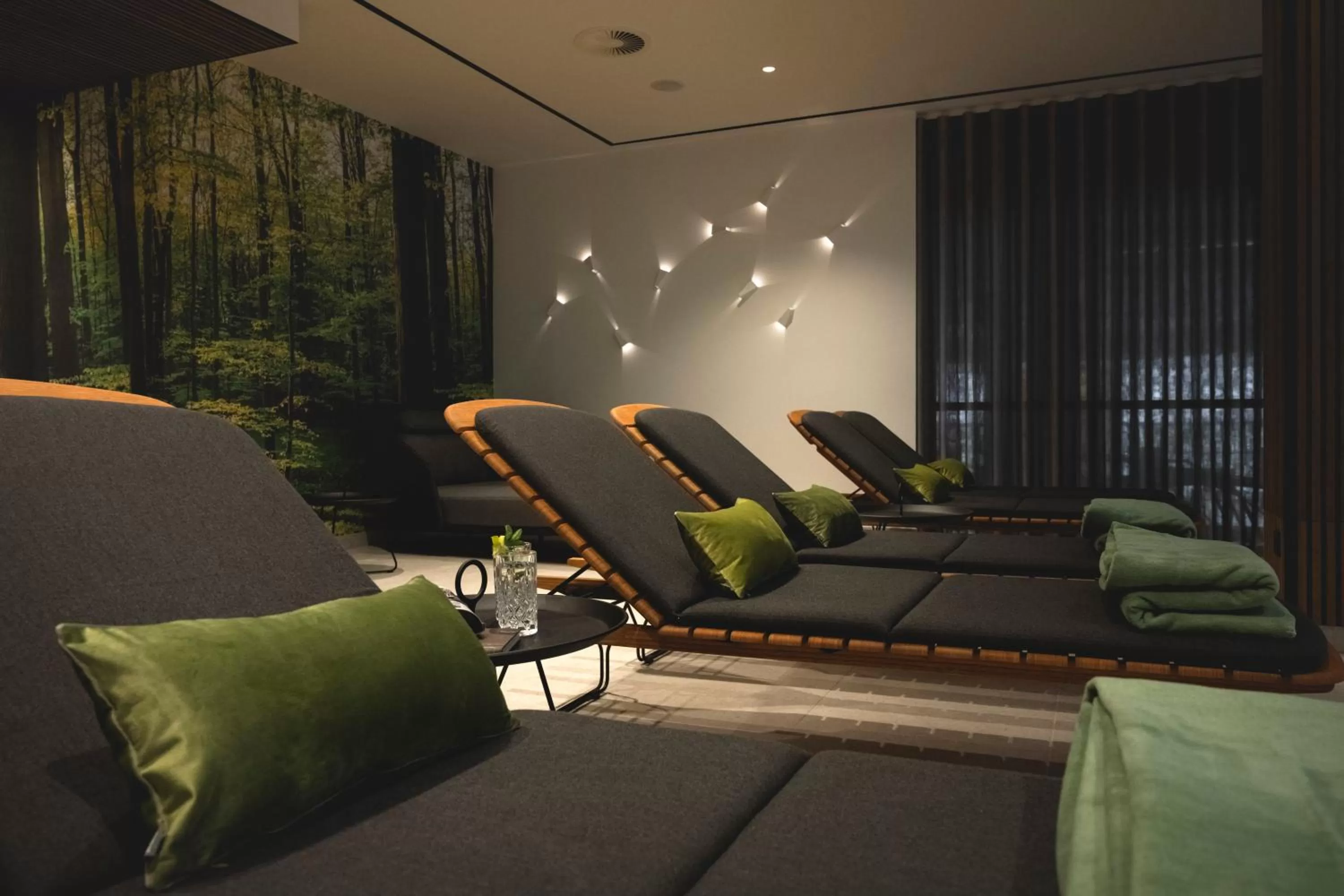 Spa and wellness centre/facilities in Hotel VierJahreszeiten am Seilersee