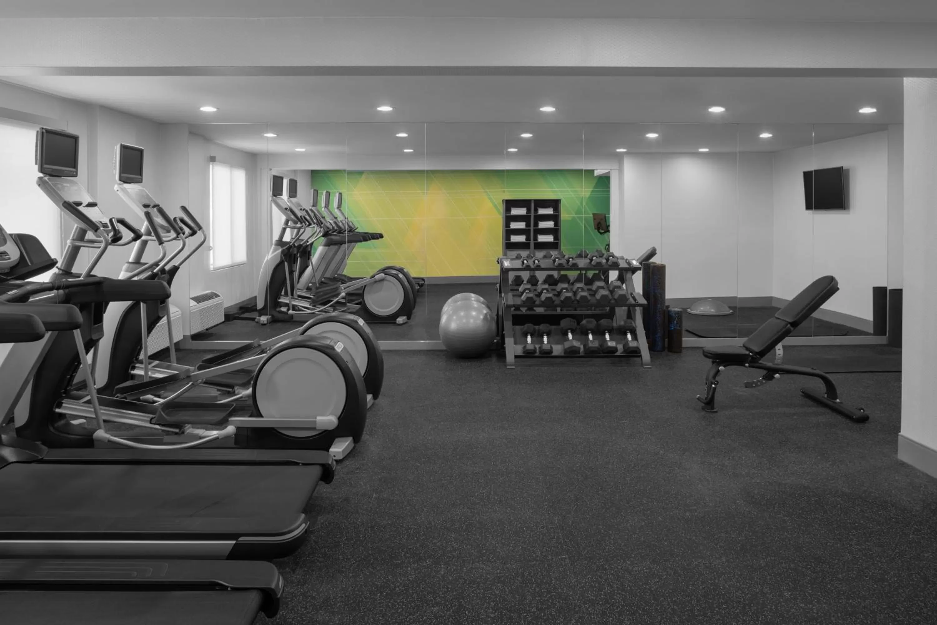 Fitness centre/facilities in Holiday Inn Hasbrouck Heights-Meadowlands by IHG