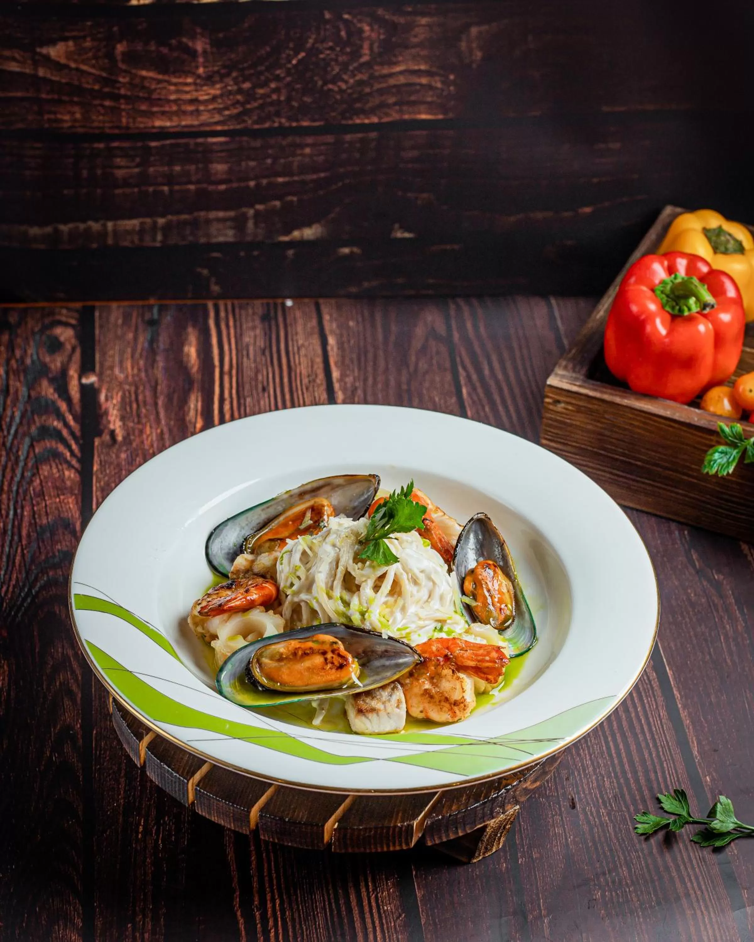 Restaurant/places to eat in Holiday Inn Dhaka City Centre by IHG