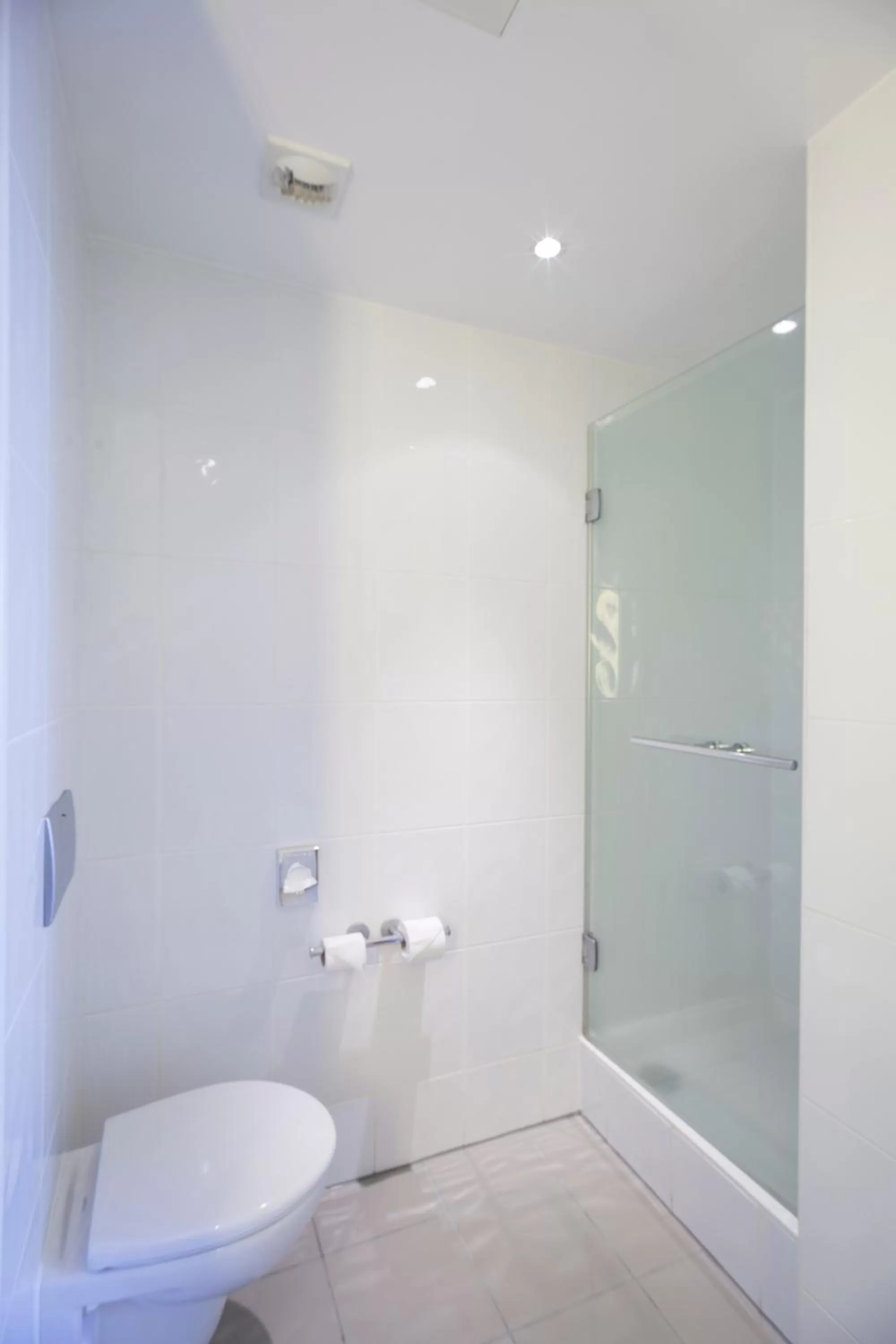 Shower in Novotel Cardiff Centre