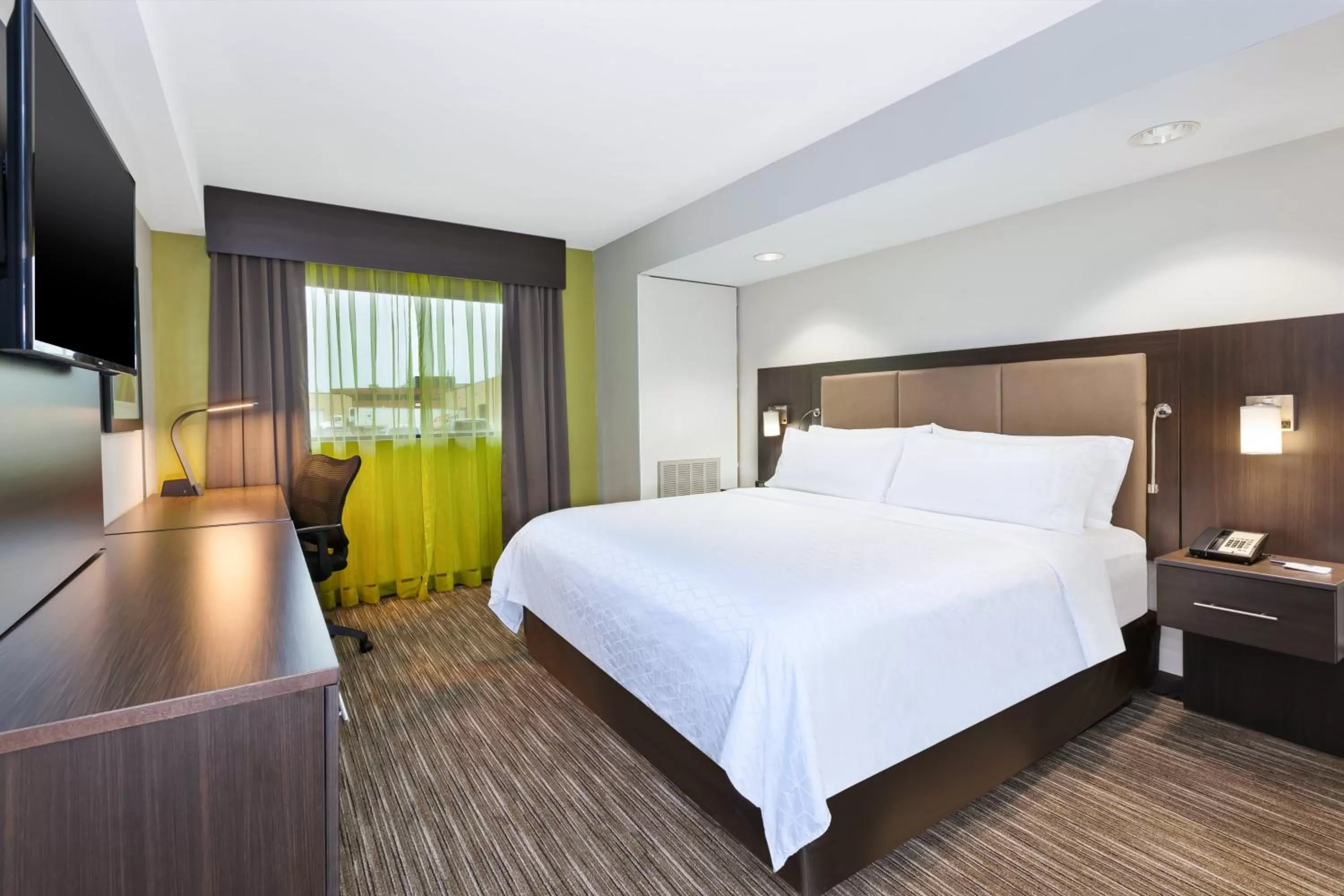 Photo of the whole room, Bed in Holiday Inn Express Winnipeg Airport - Polo Park by IHG