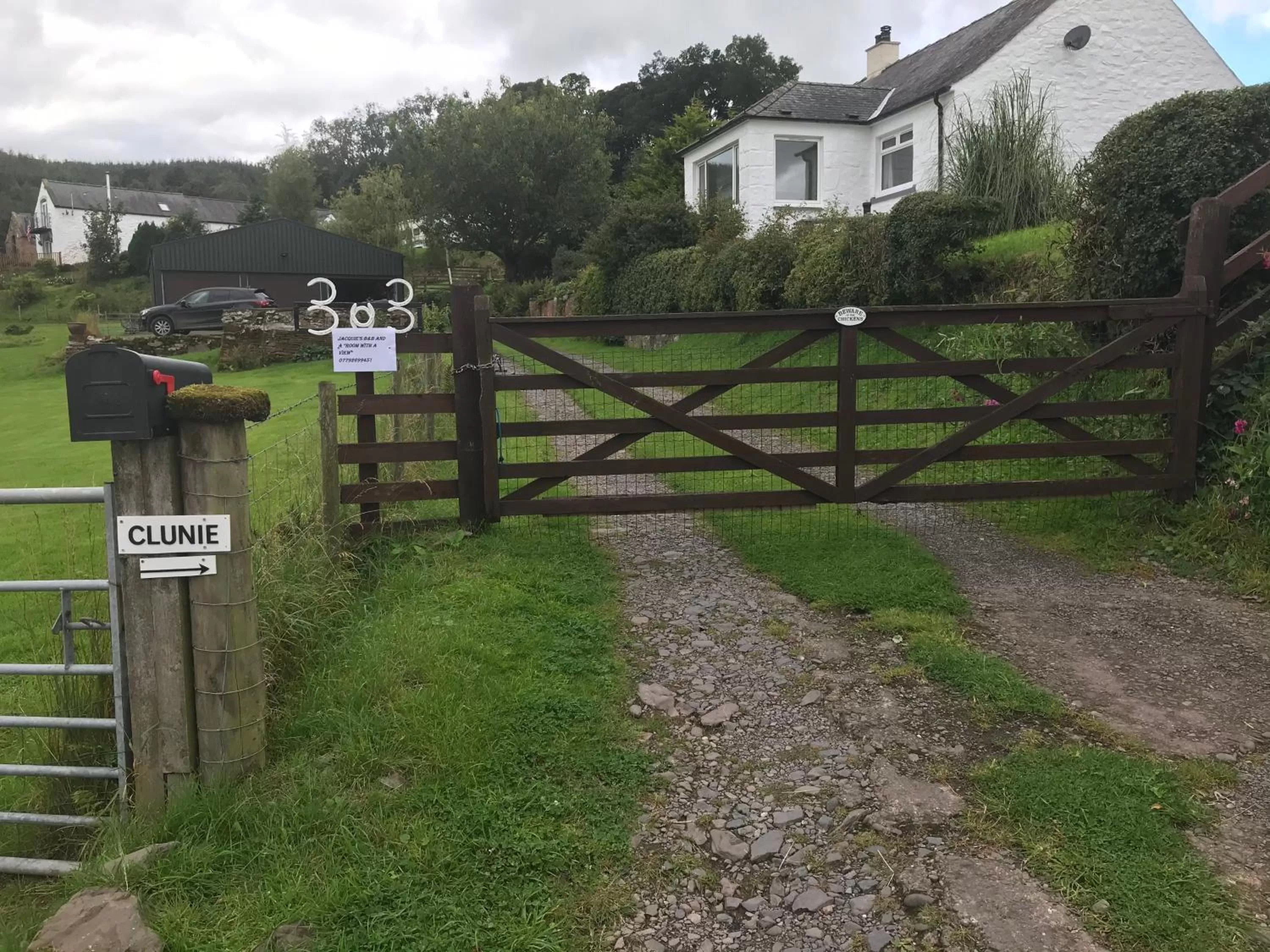 Jacquie's B&B -Dumfries-Room with a view - hot tub