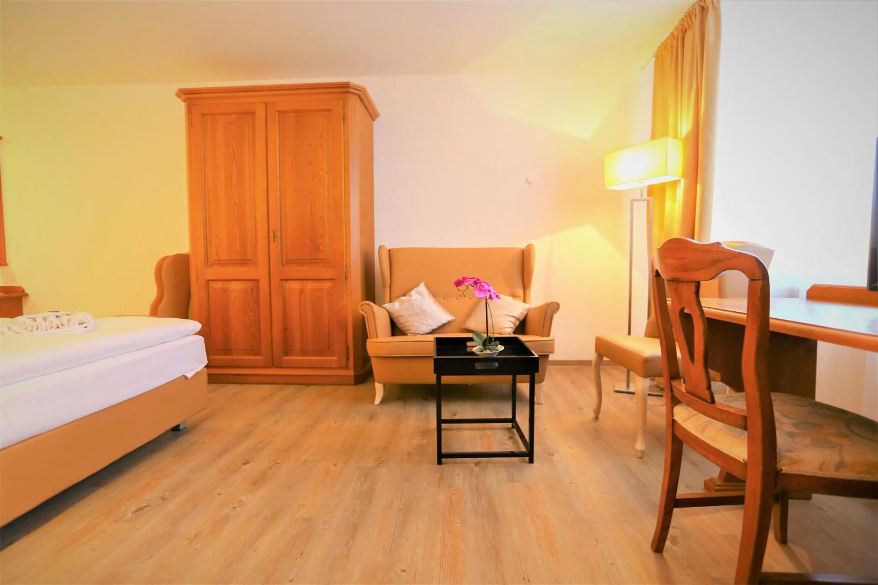 Property building, Bed in Parkhotel Forsthaus