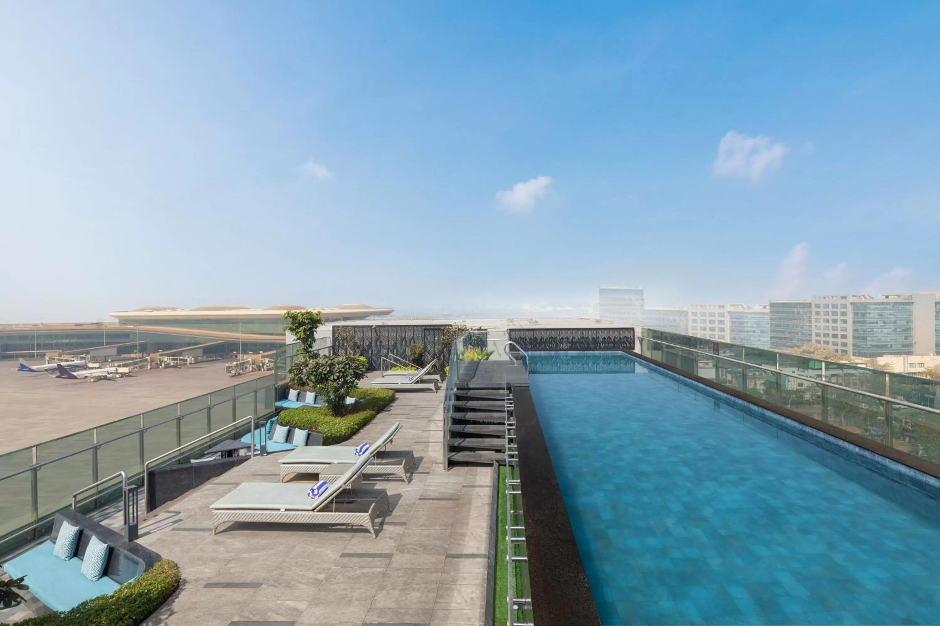 Swimming pool in Fairfield by Marriott Mumbai International Airport