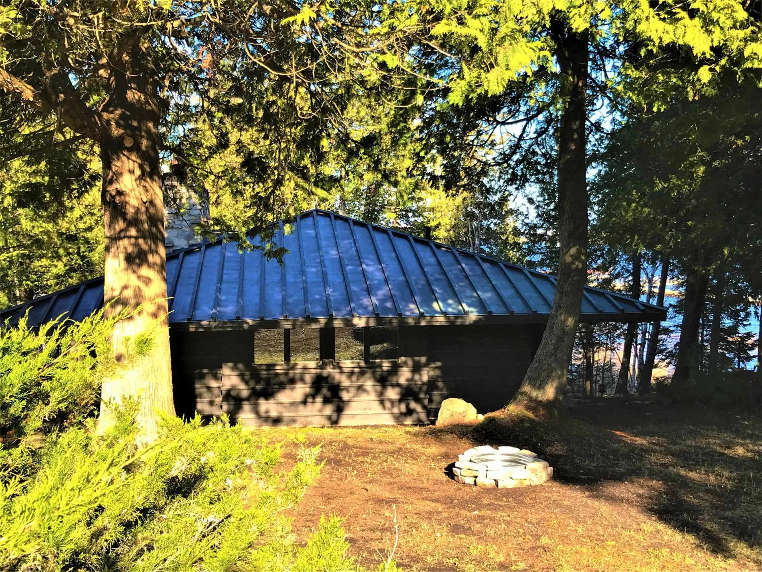 Property building in Drummond Island Resort