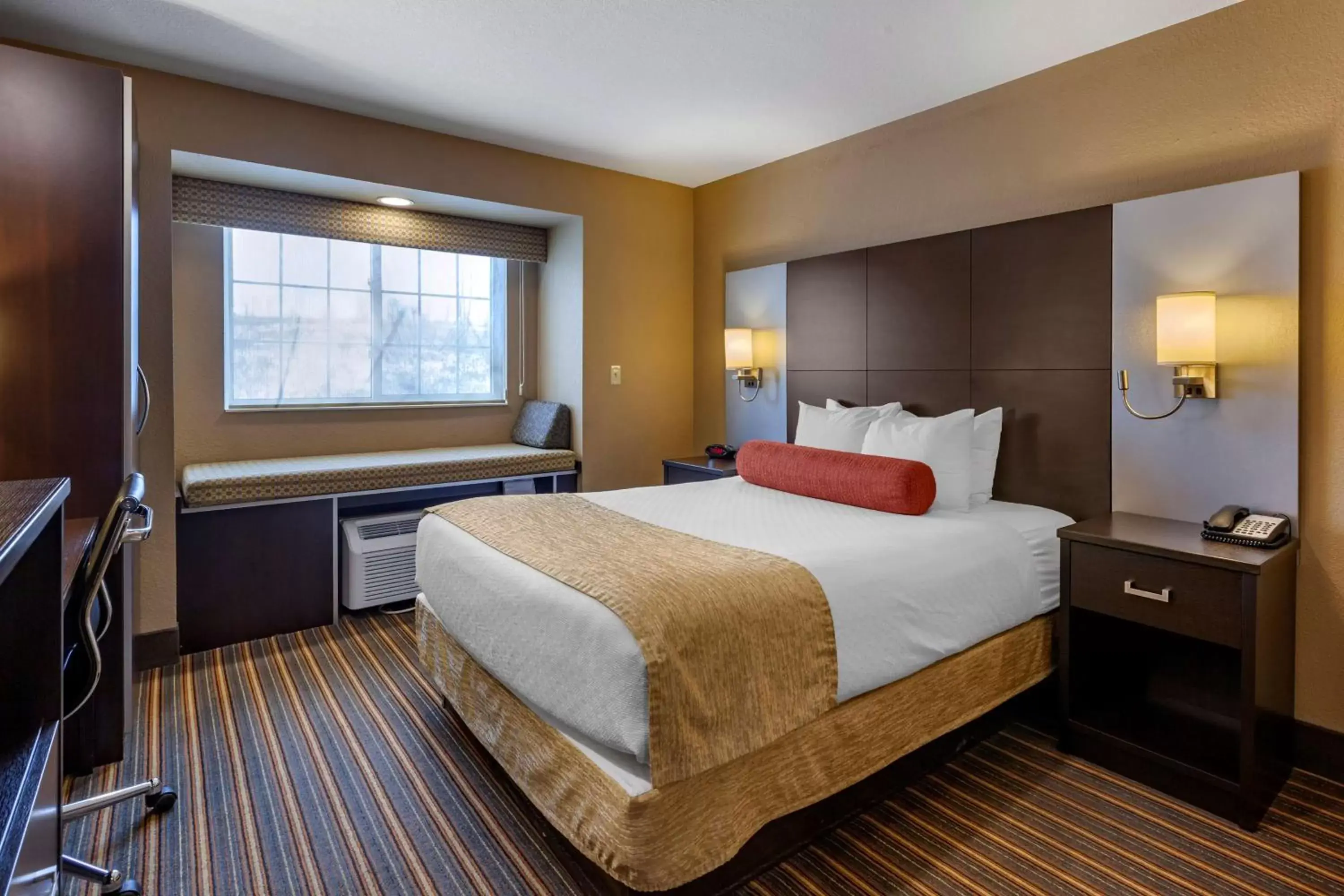 King Suite - Non Smoking in Best Western Plus Woodstock Inn & Suites King Suite - Non Smoking in Best Western Plus Woodstock Inn & Suites