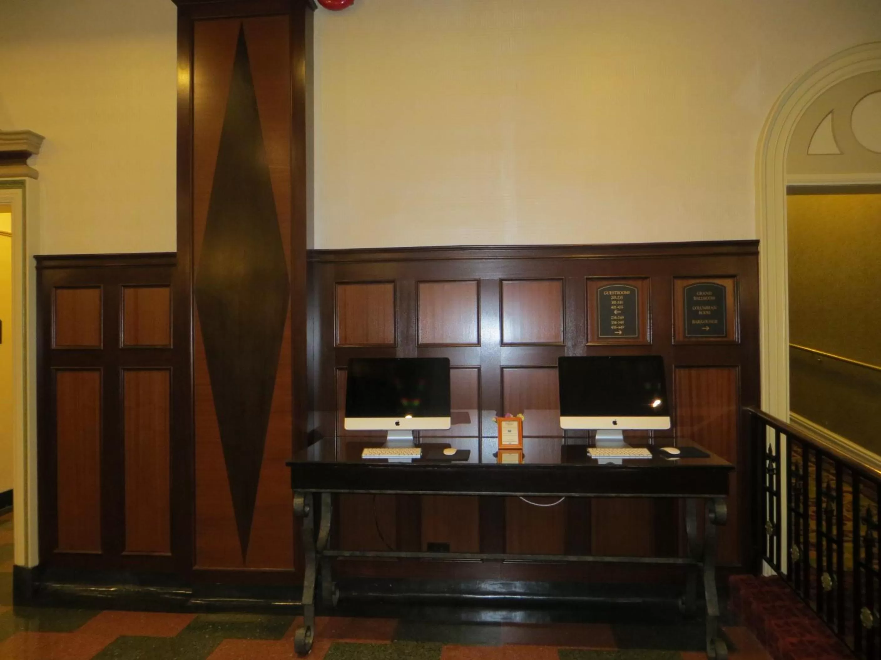 Business facilities in Carleton of Oak Park