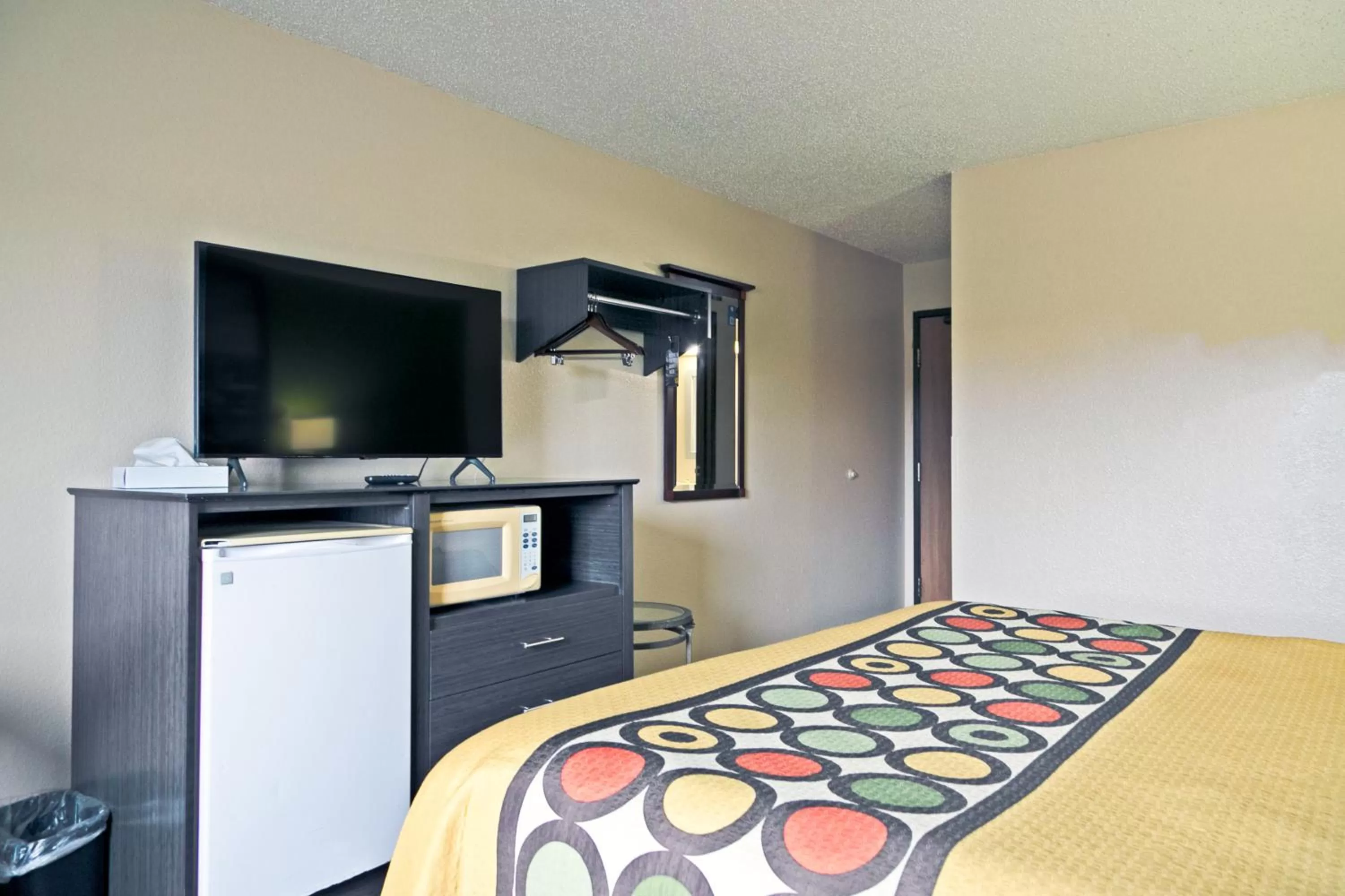 TV and multimedia, Bed in Super 8 by Wyndham Augusta Ft Eisenhower Area