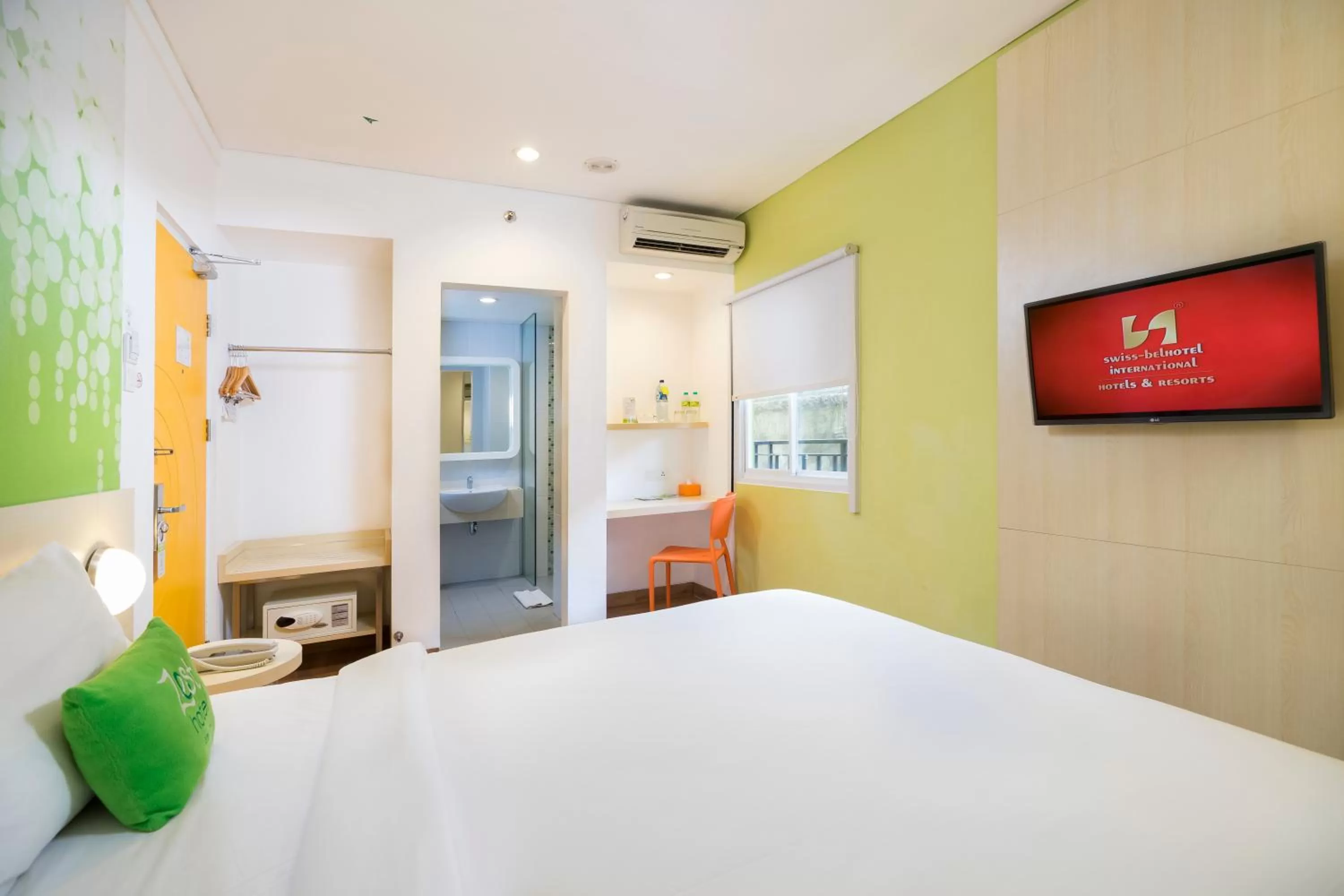 Photo of the whole room, Bed in Zest Legian by Swiss-Belhotel International
