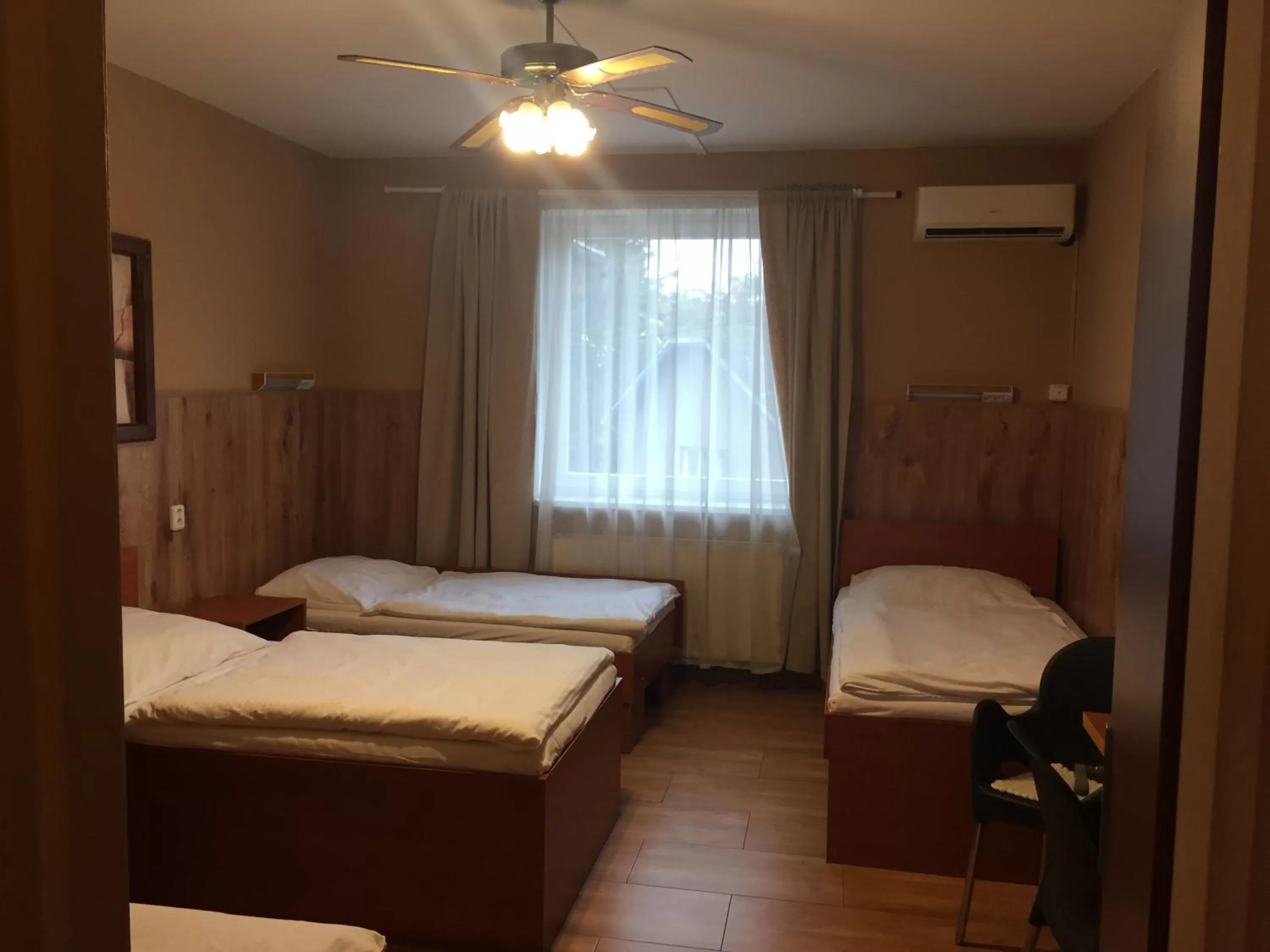 Photo of the whole room, Bed in Hotel Taurus