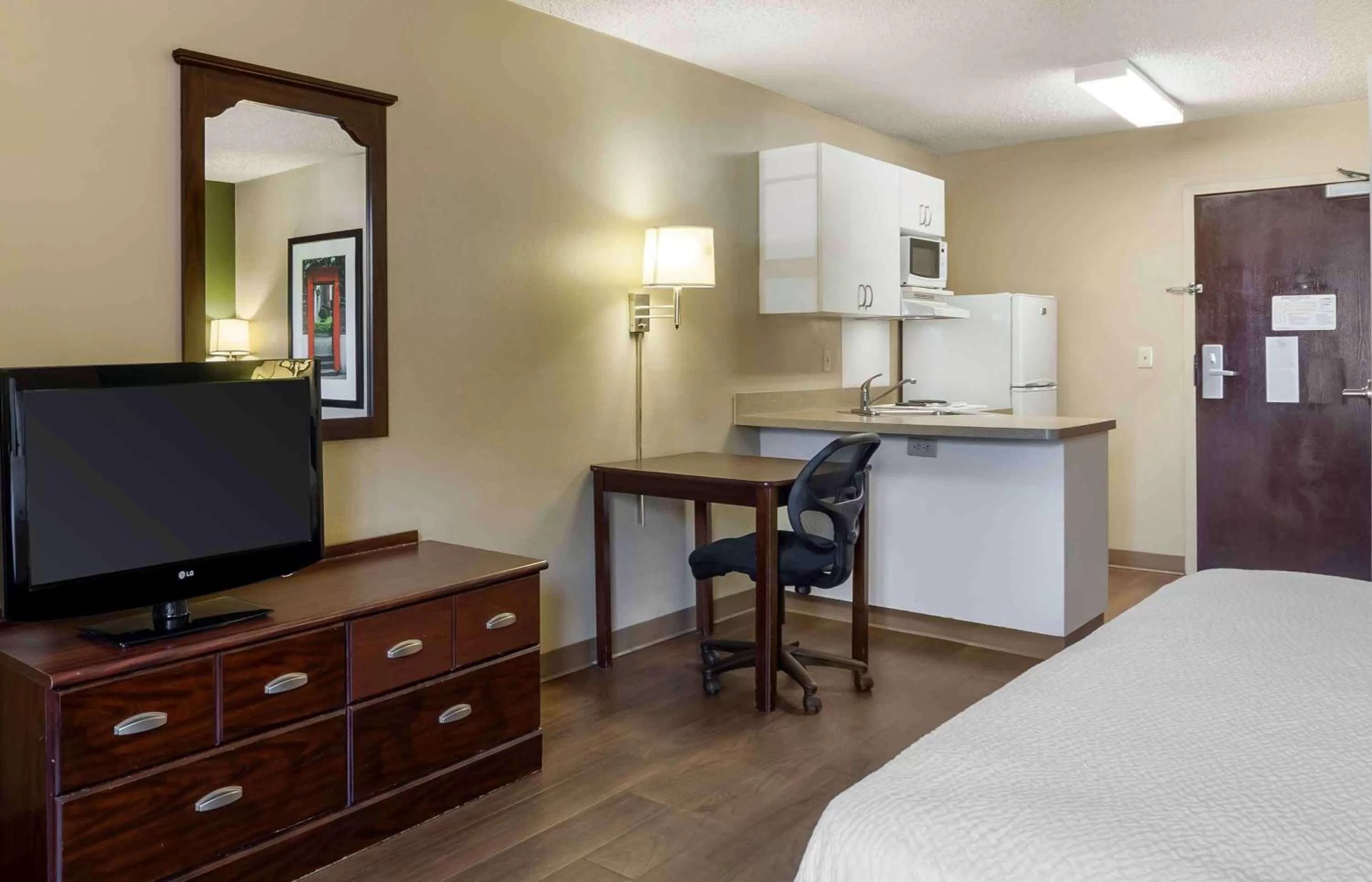 Bedroom, Bed in Extended Stay America Suites - Oklahoma City - NW Expressway