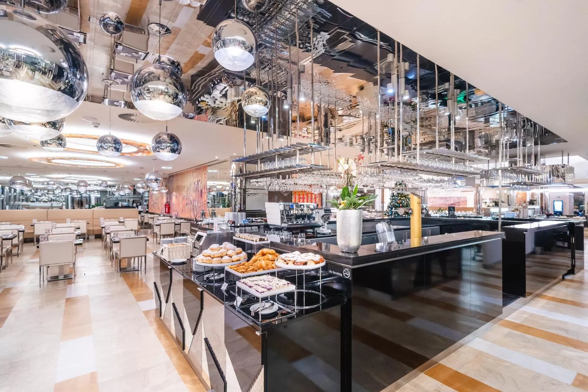 Restaurant/places to eat in Grandium Hotel Prague