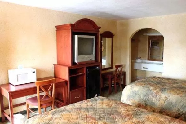 Bed in Summit Inn Hempstead