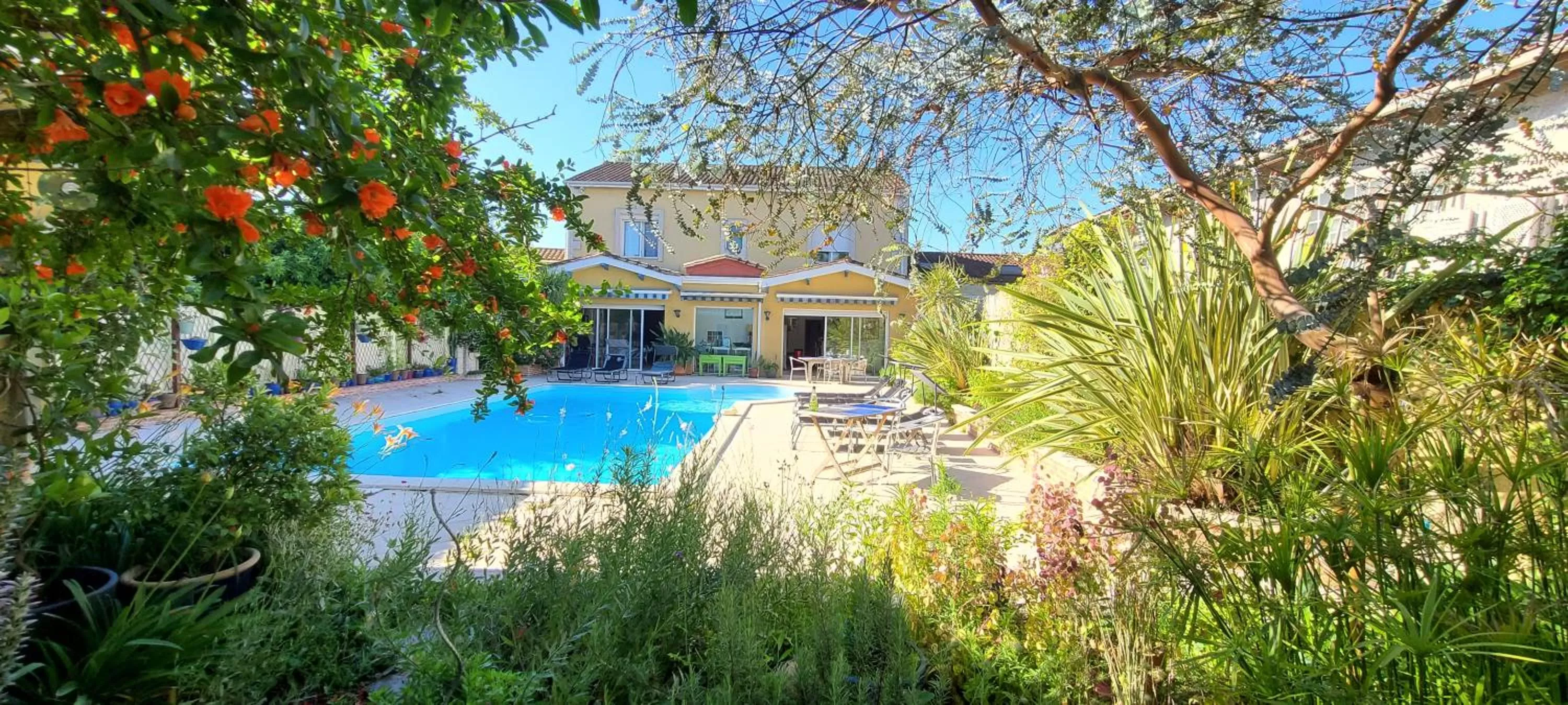 Garden, Swimming Pool in Bienvenue chez Lilaroma