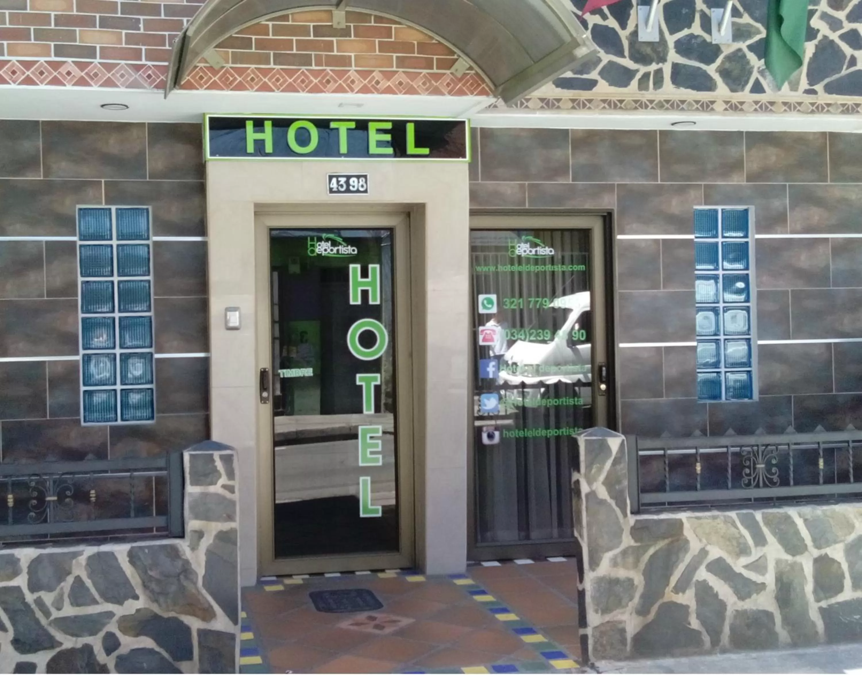 Facade/entrance in Hotel El Deportista