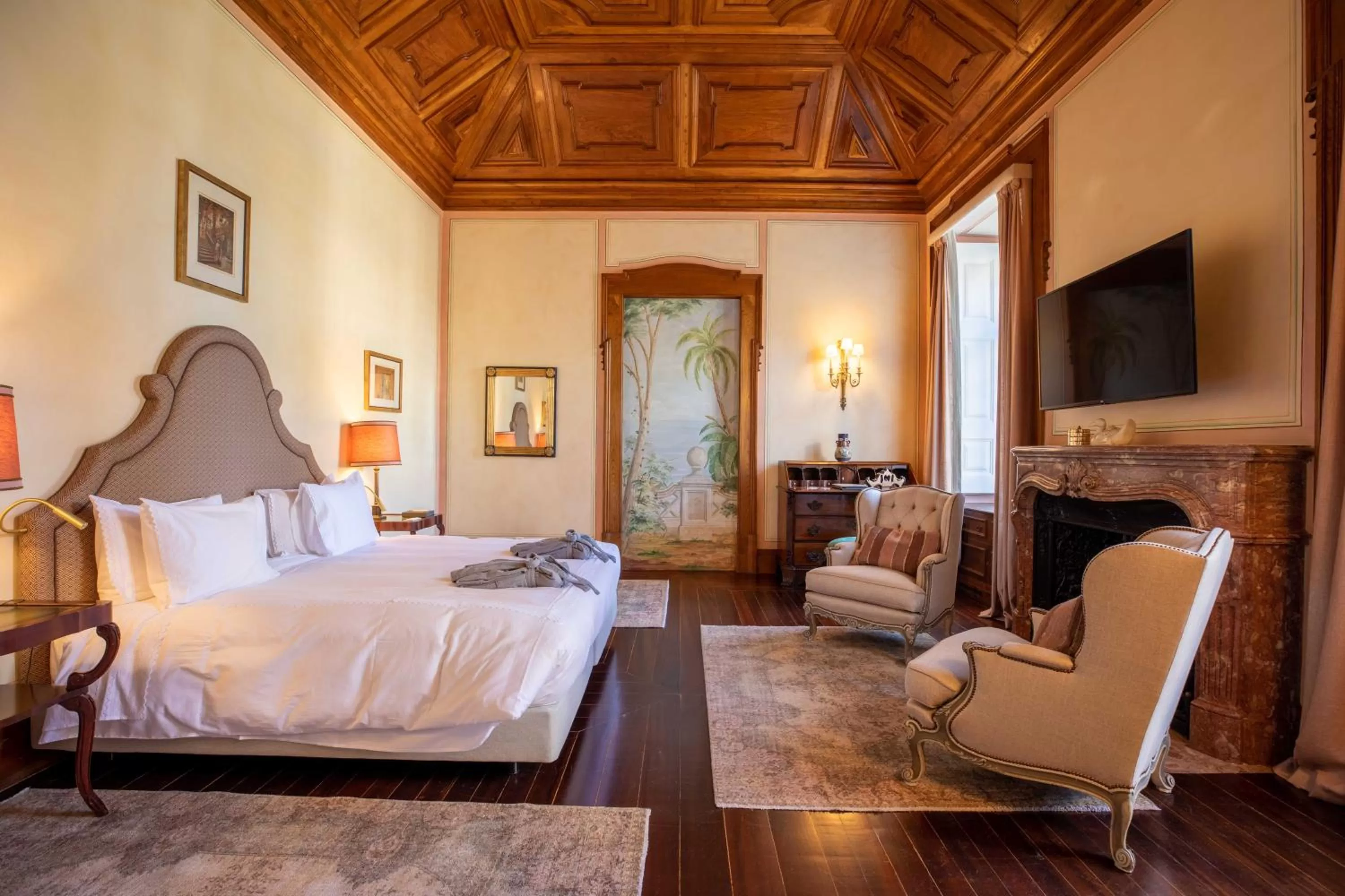 Photo of the whole room, Bed in Estoril Vintage Hotel